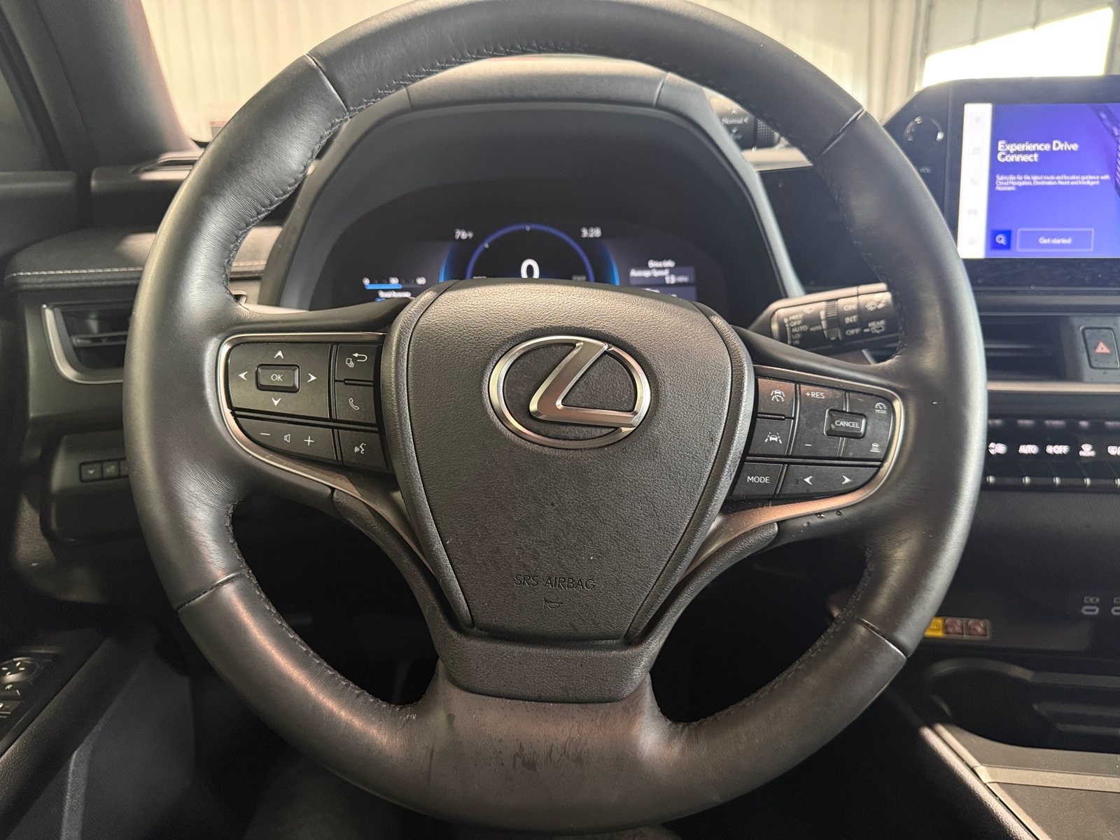 Thumbnail: 2025 Lexus UX - 4