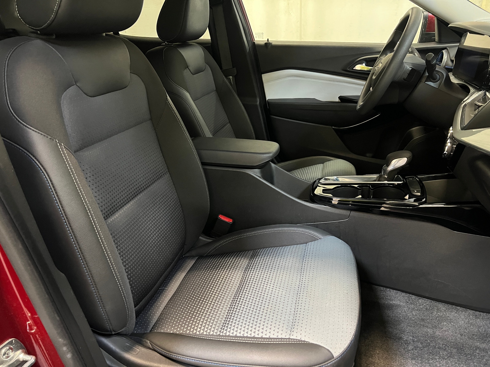 Thumbnail: 2025 Chevrolet Trax - 2