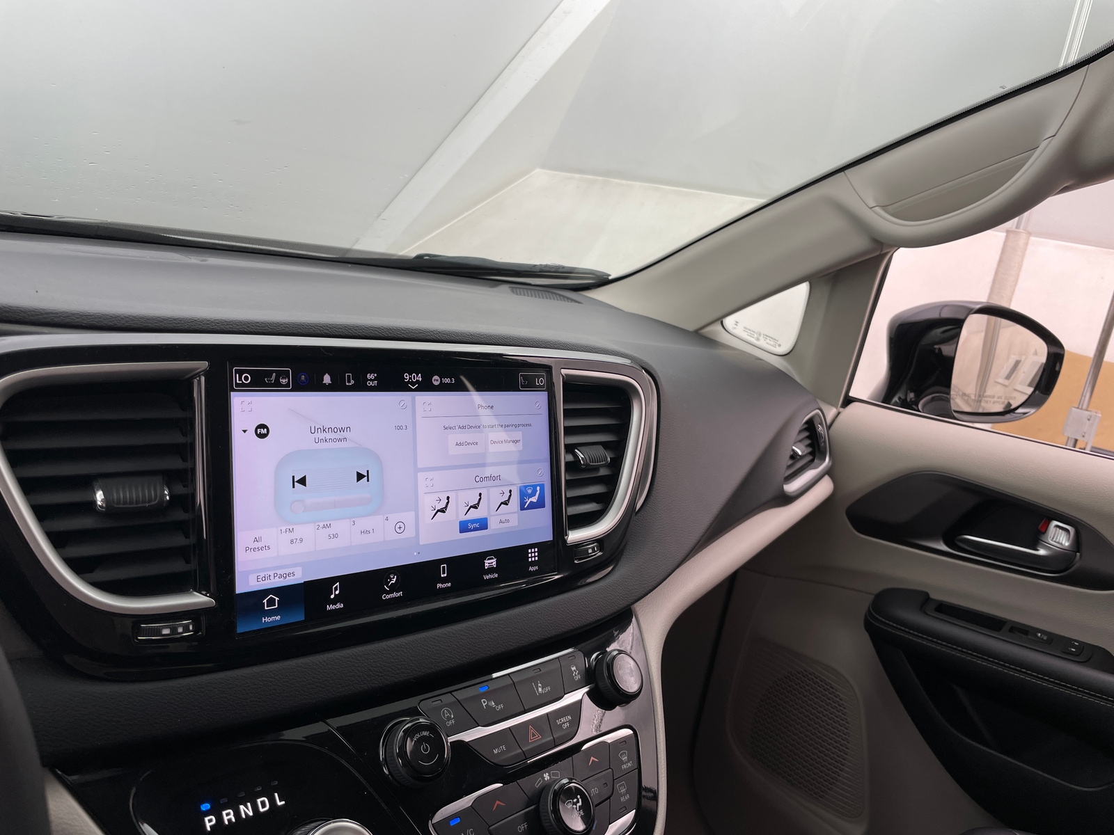 Thumbnail: 2024 Chrysler Pacifica - 3