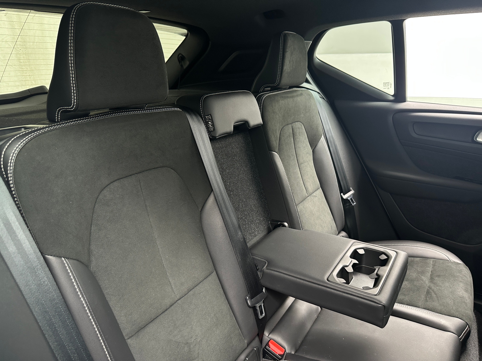 Thumbnail: 2022 Volvo XC40 - 5