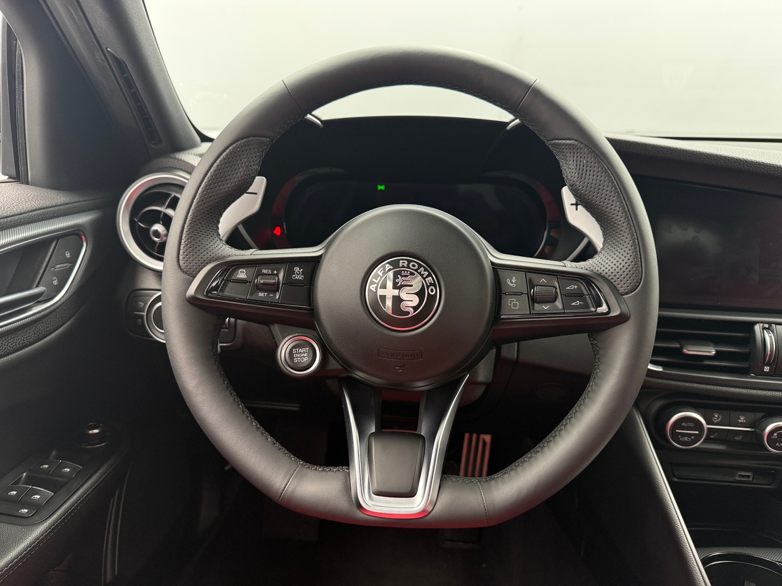 Thumbnail: 2025 Alfa Romeo Giulia - 4