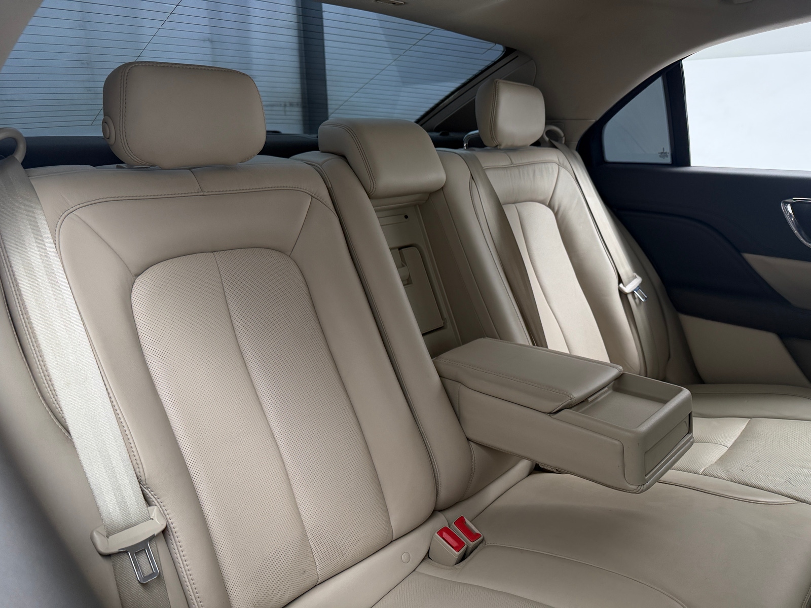 Thumbnail: 2017 Lincoln Continental - 5