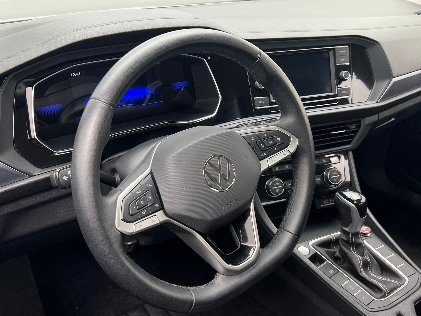 Thumbnail: 2023 Volkswagen Jetta - 4