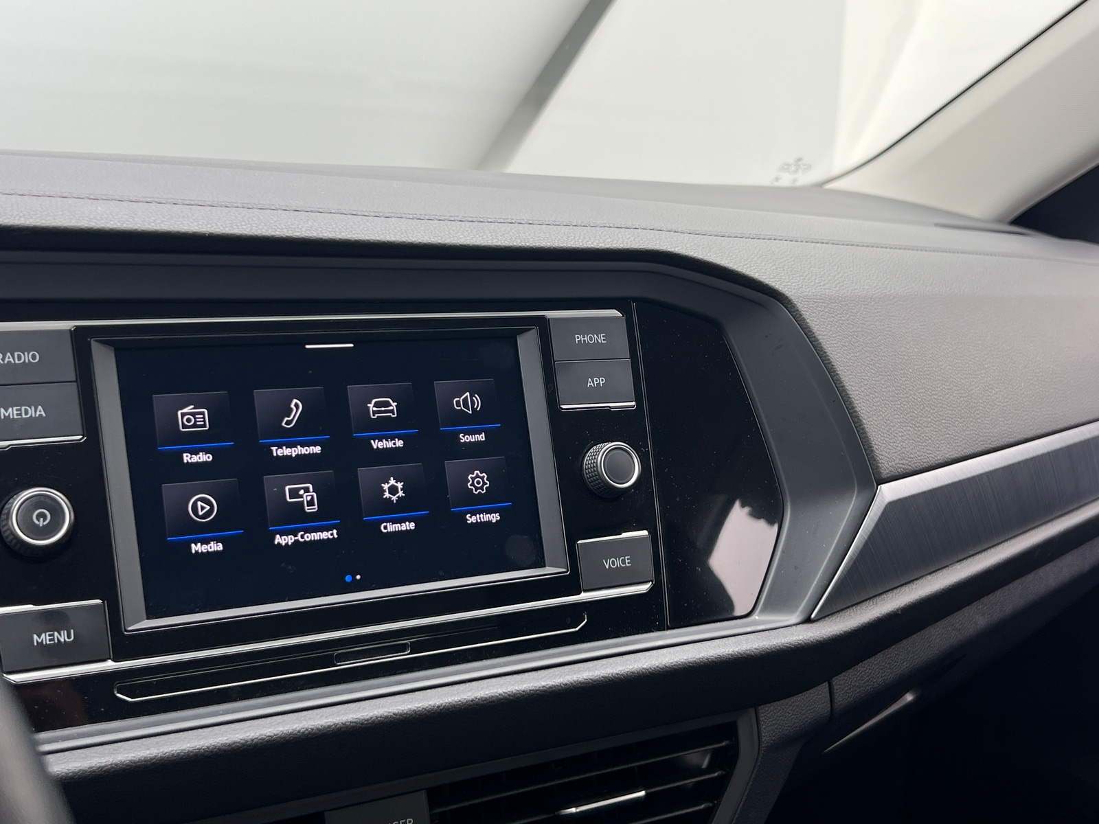 Thumbnail: 2023 Volkswagen Jetta - 3