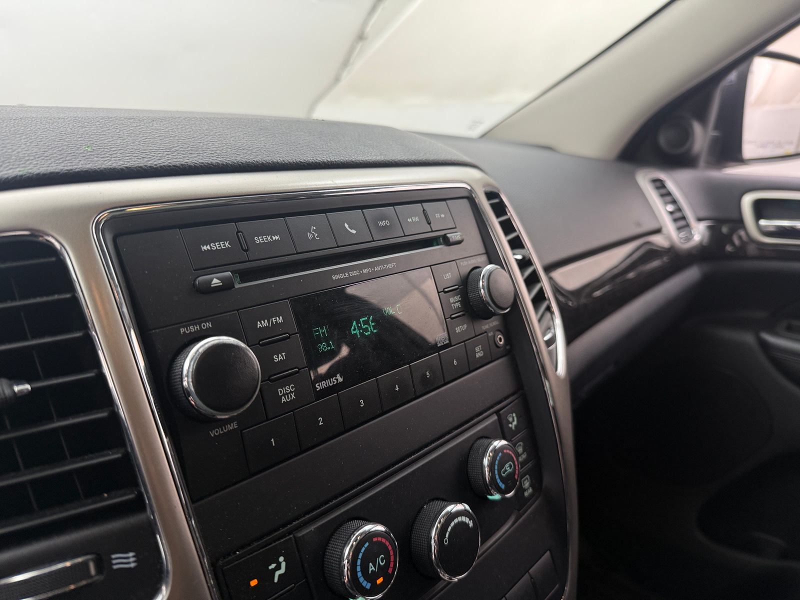 Thumbnail: 2012 Jeep Grand Cherokee - 4