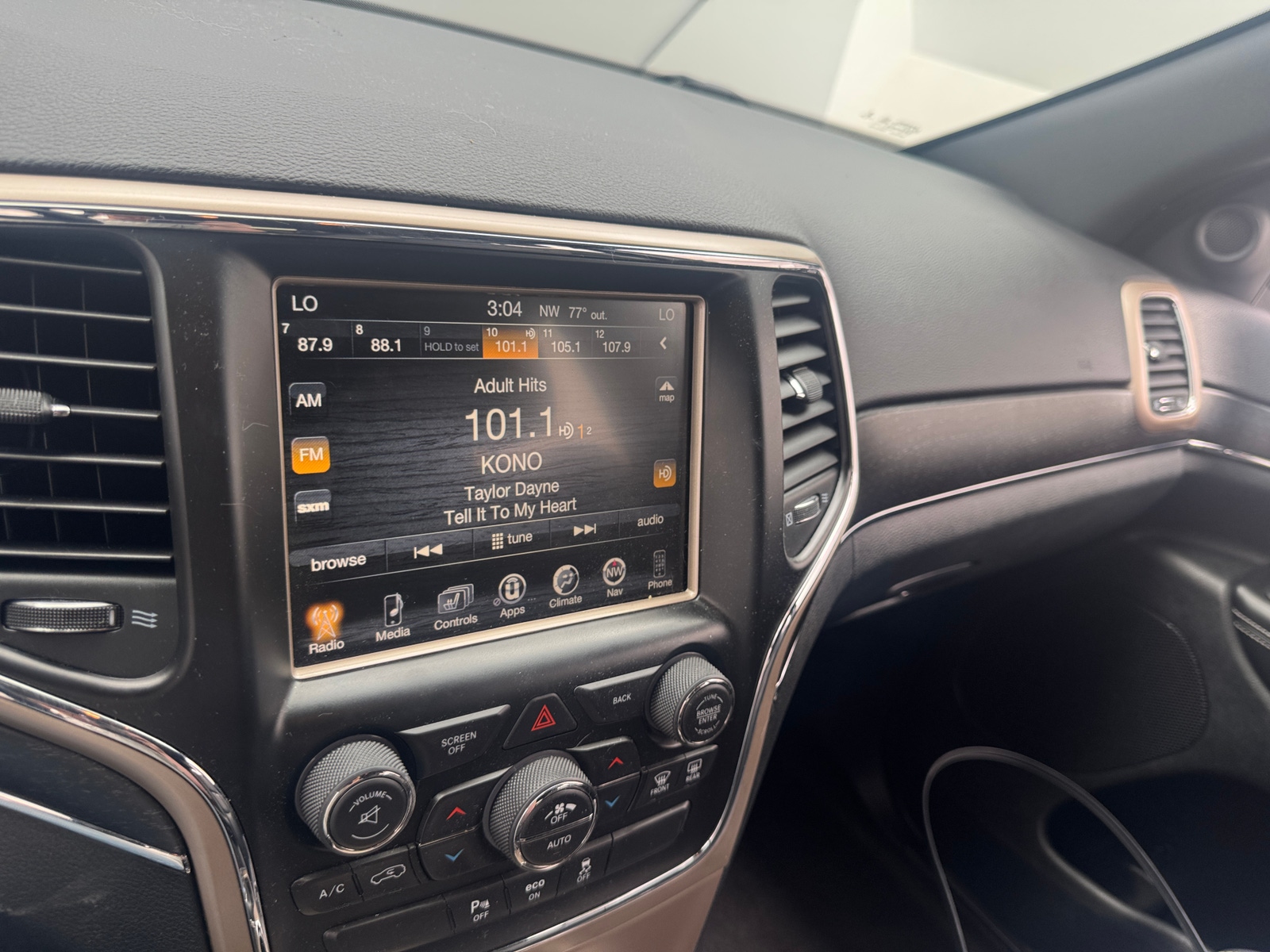 Thumbnail: 2015 Jeep Grand Cherokee - 3