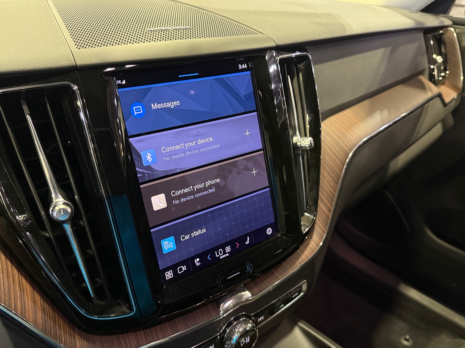 Thumbnail: 2022 Volvo XC60 - 4