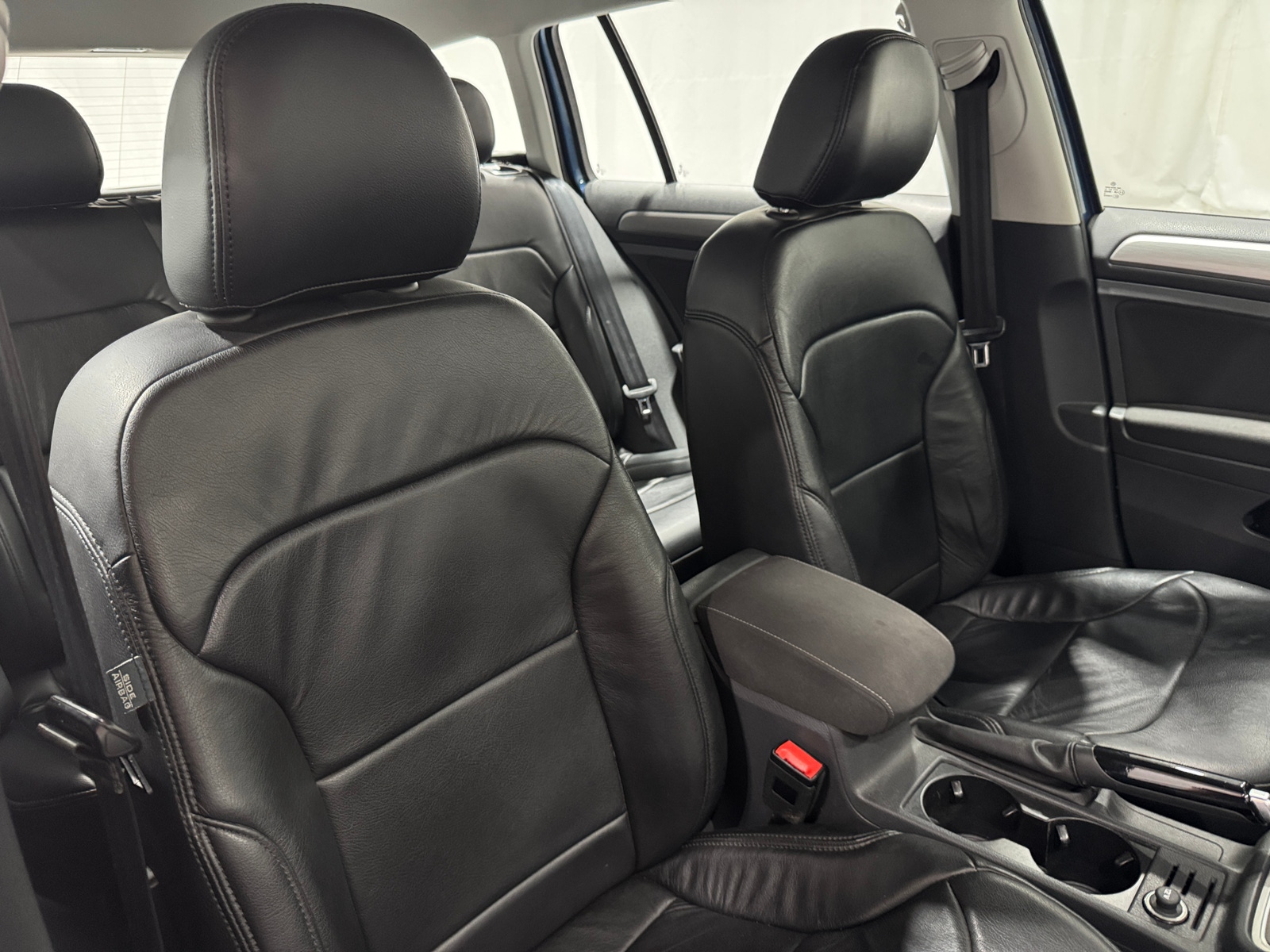 Thumbnail: 2017 Volkswagen e-Golf - 2