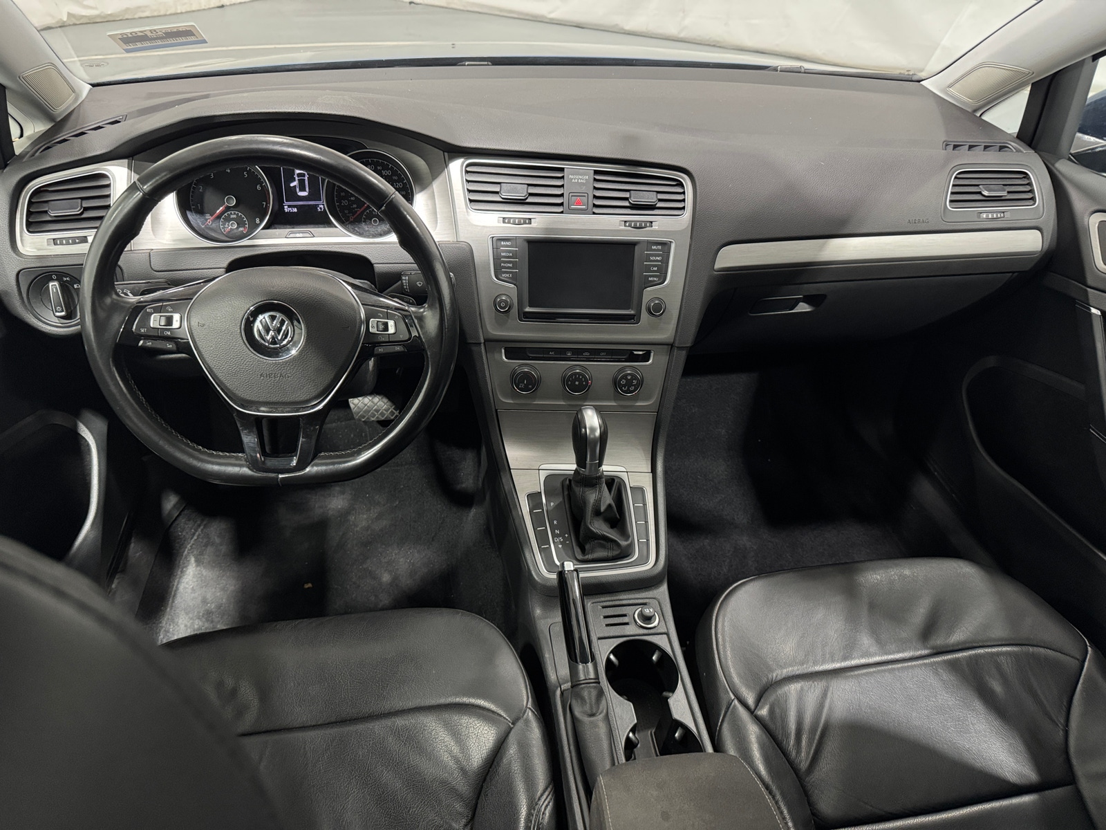 Thumbnail: 2017 Volkswagen e-Golf - 3