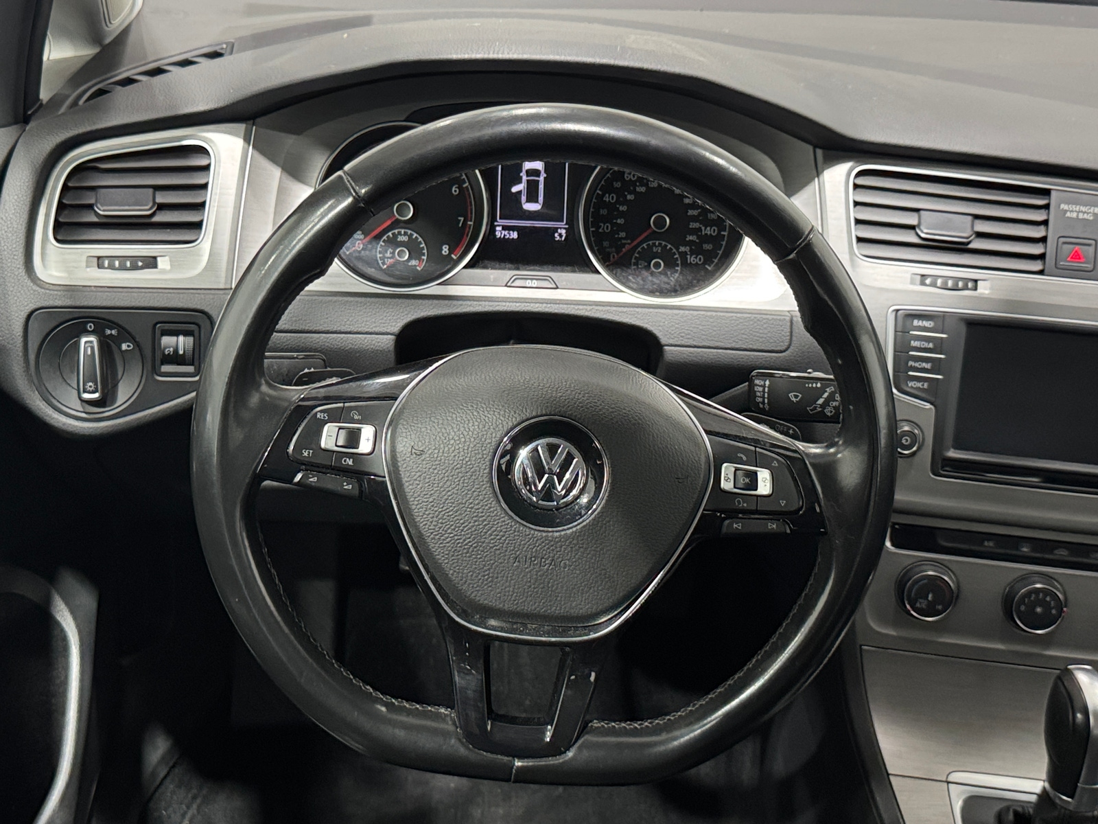 Thumbnail: 2017 Volkswagen e-Golf - 5