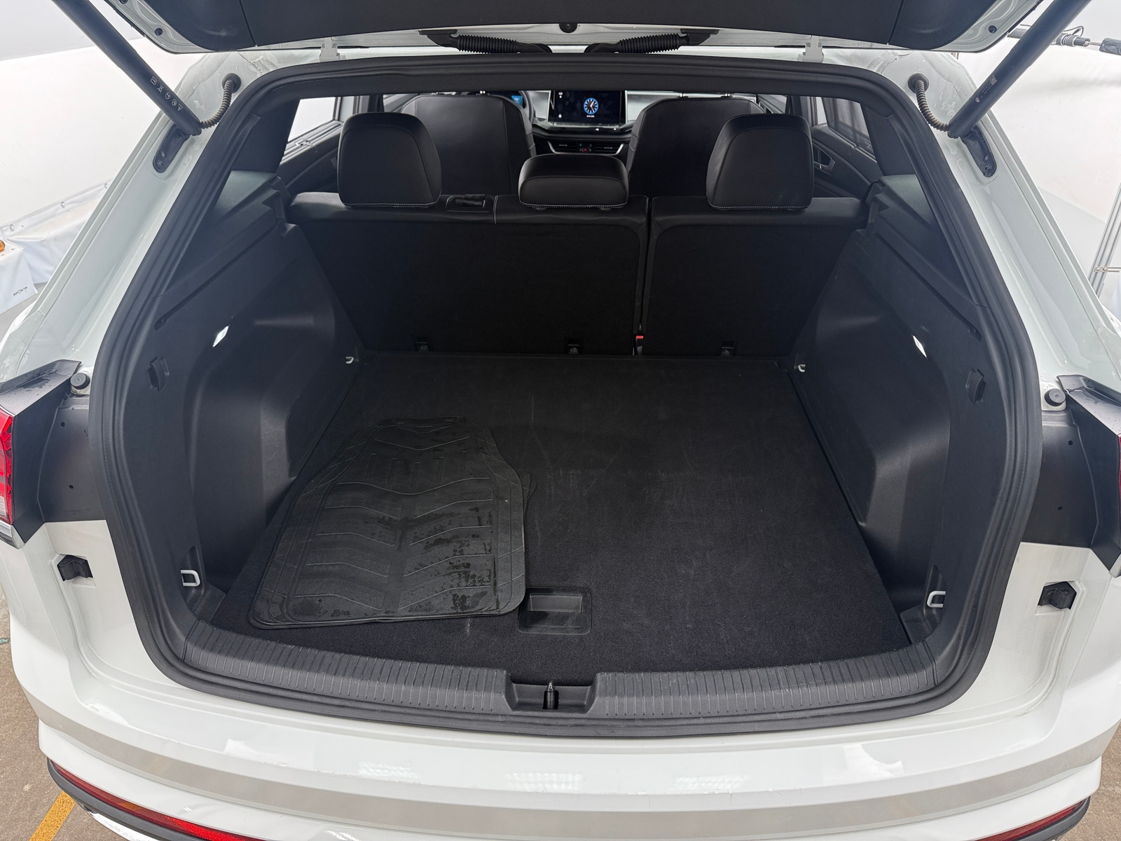 Thumbnail: 2025 Volkswagen Atlas - 6