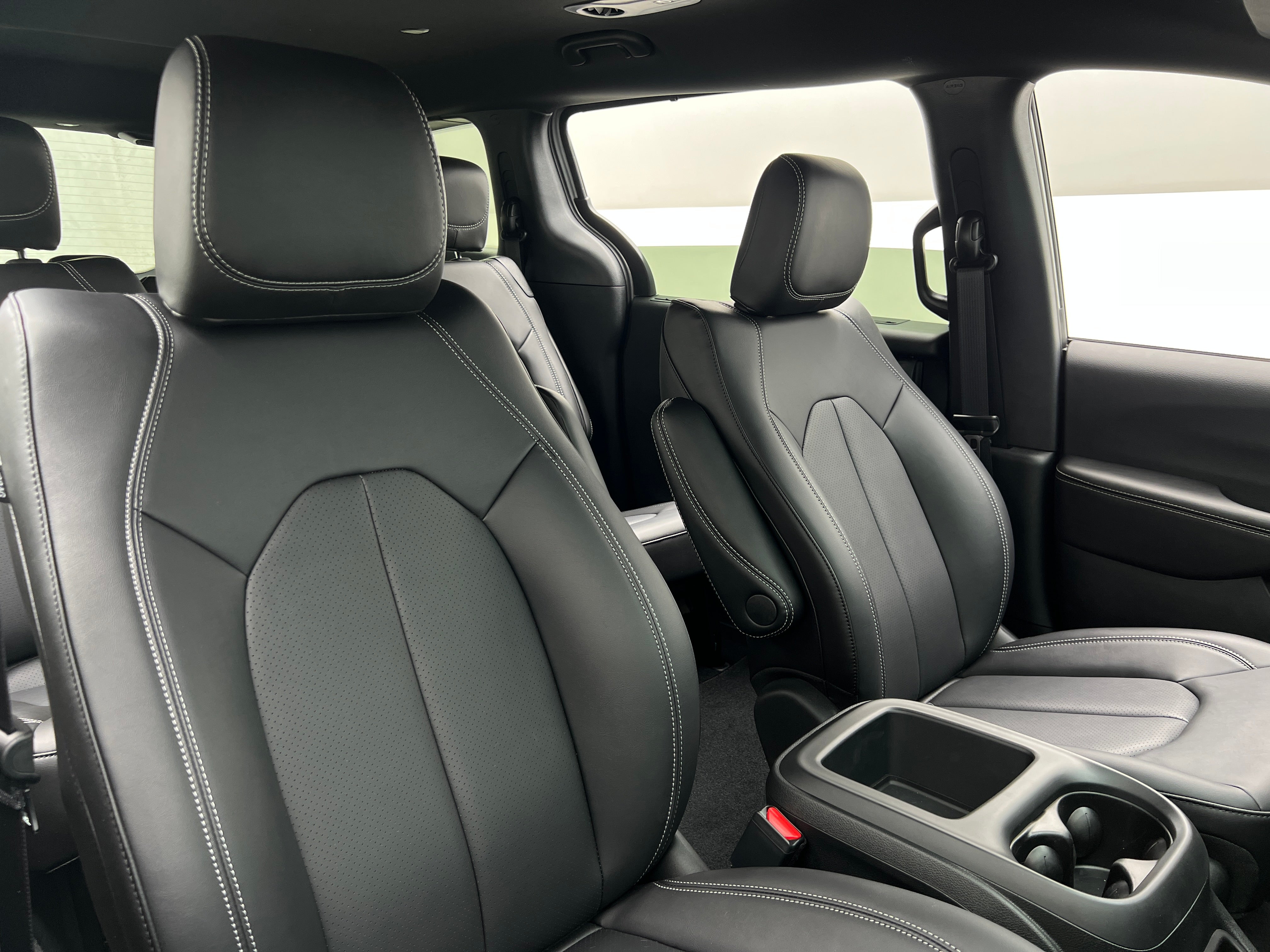2026 Chrysler Voyager LX's photo