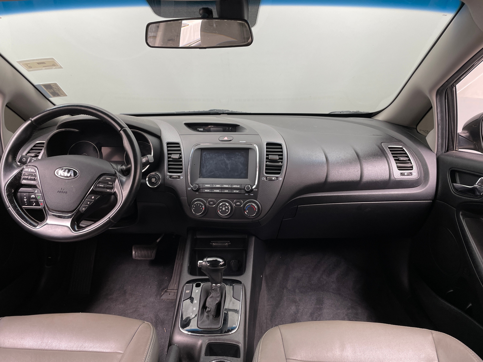 Thumbnail: 2017 Kia Forte - 3