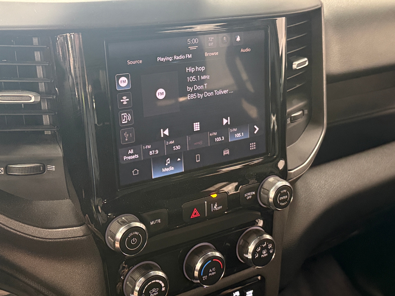 Thumbnail: 2025 RAM 1500 - 3