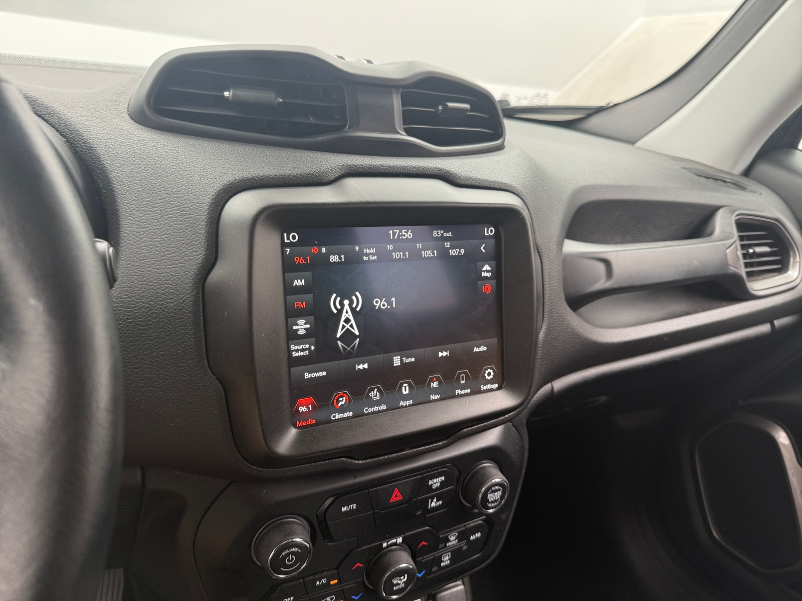 Thumbnail: 2022 Jeep Renegade - 3