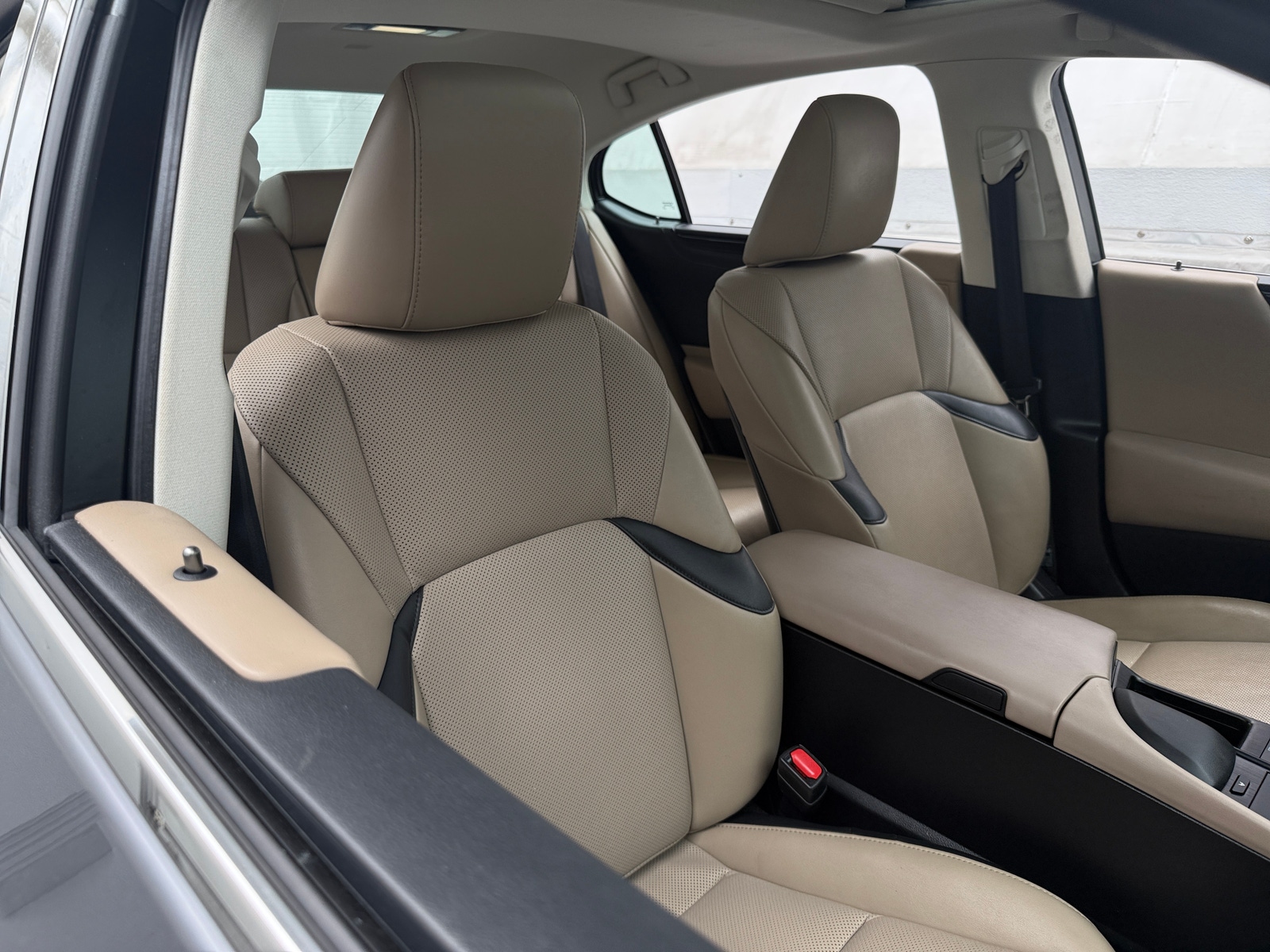 Thumbnail: 2019 Lexus ES - 2