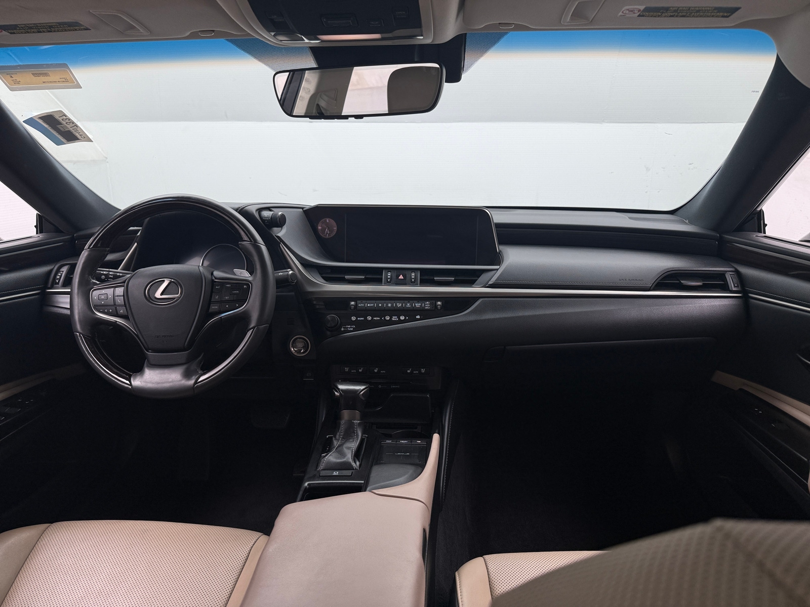 Thumbnail: 2019 Lexus ES - 3