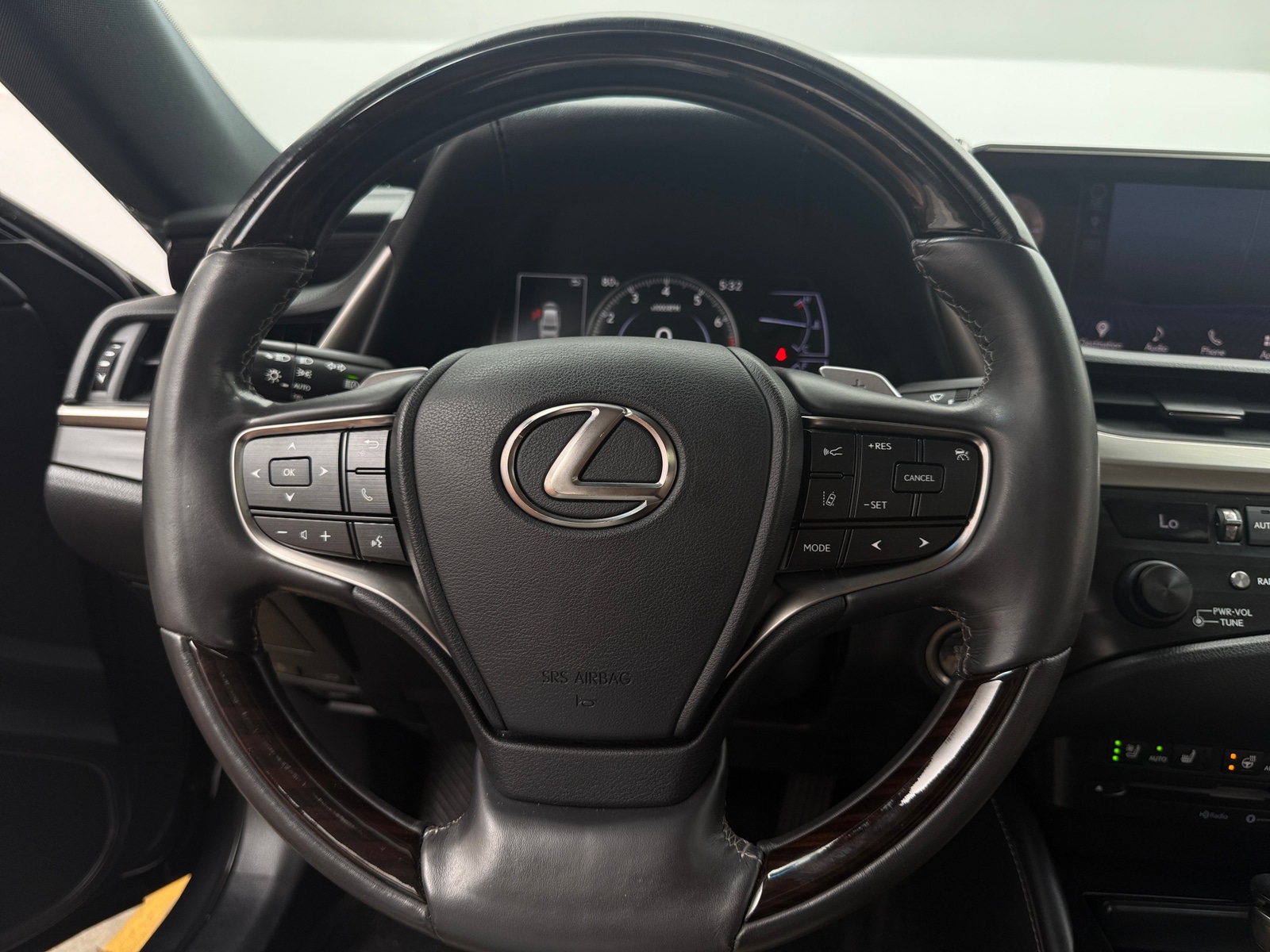 Thumbnail: 2019 Lexus ES - 5