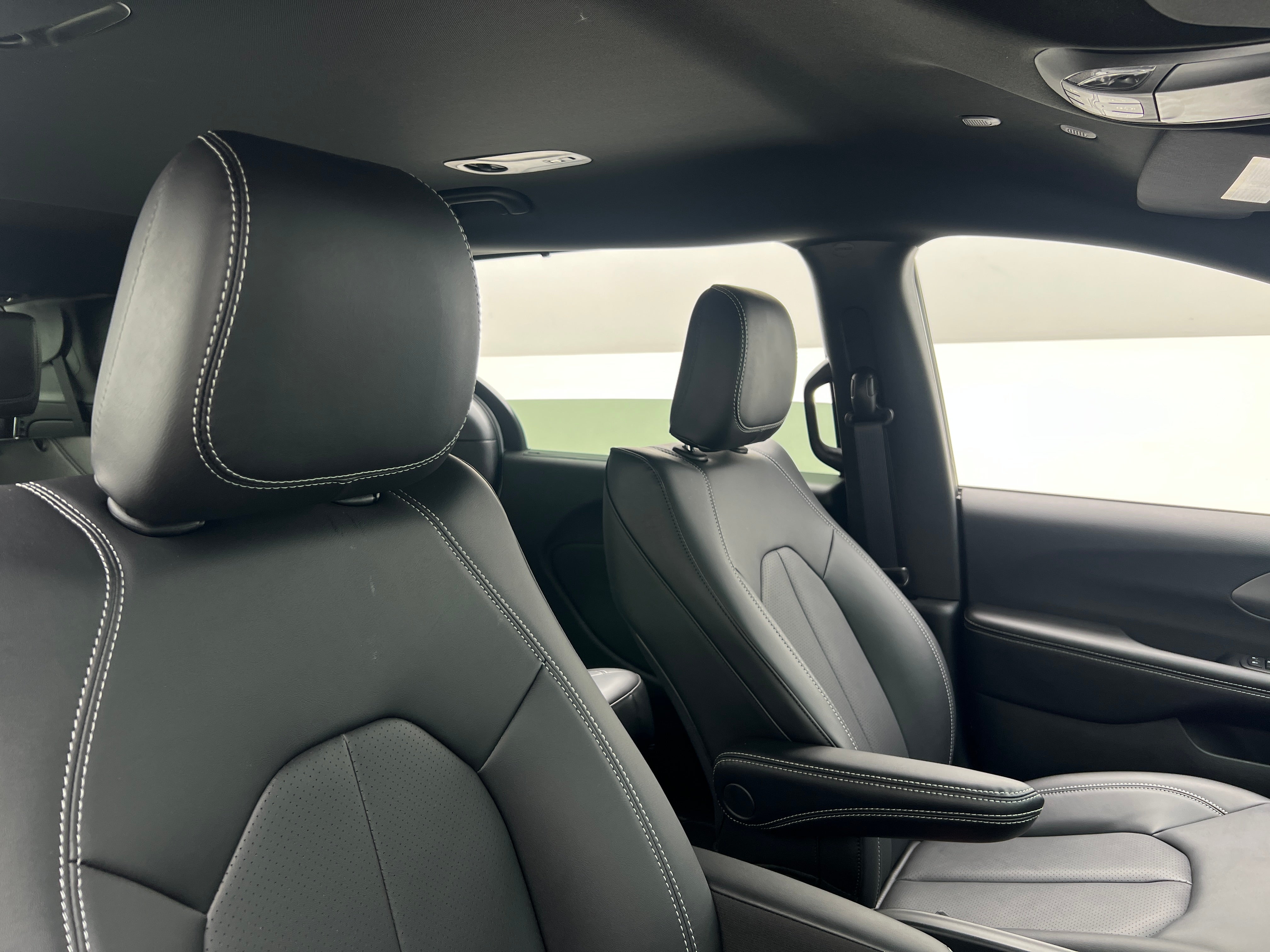 2026 Chrysler Voyager LX's photo