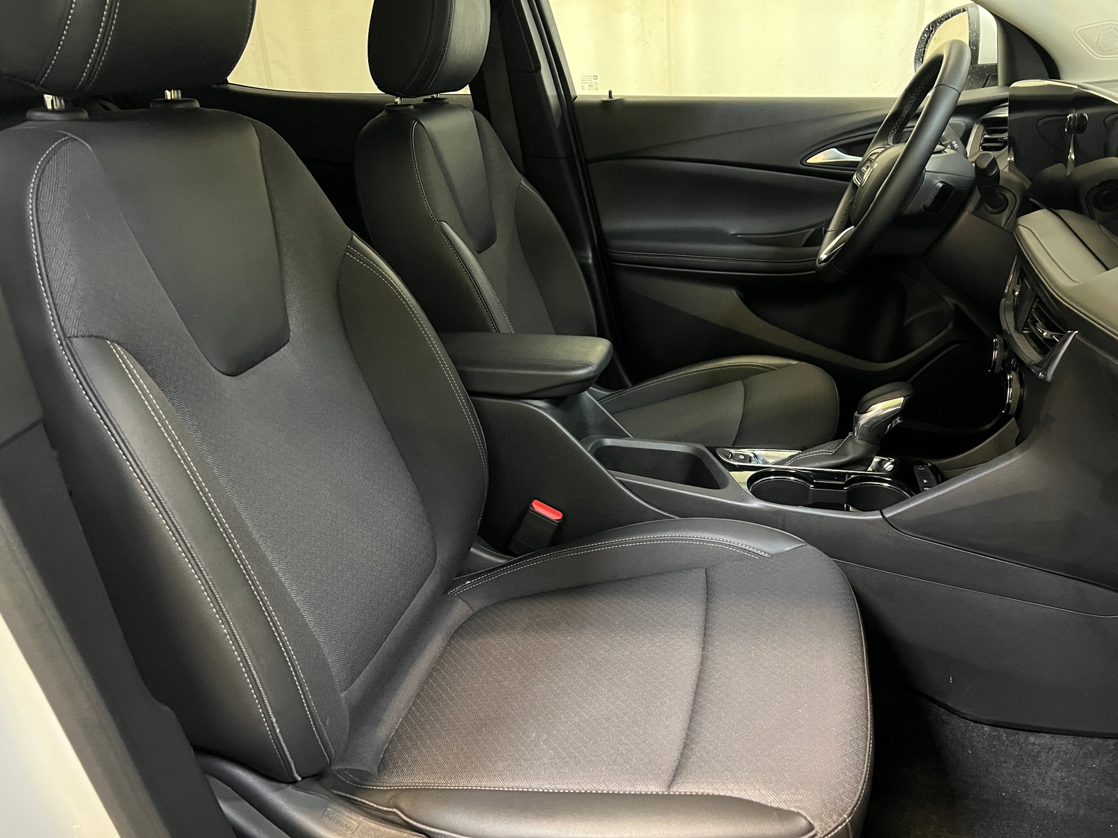 Thumbnail: 2025 Buick Encore GX - 2