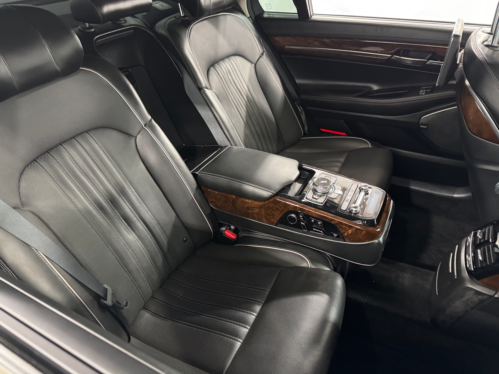 Thumbnail: 2018 Genesis G90 - 5