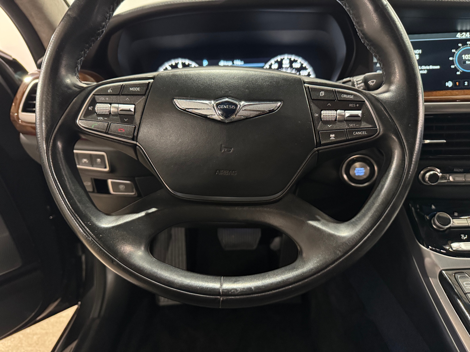 Thumbnail: 2018 Genesis G90 - 4