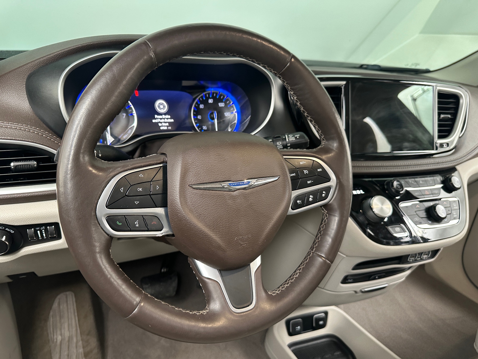 Thumbnail: 2021 Chrysler Pacifica - 4