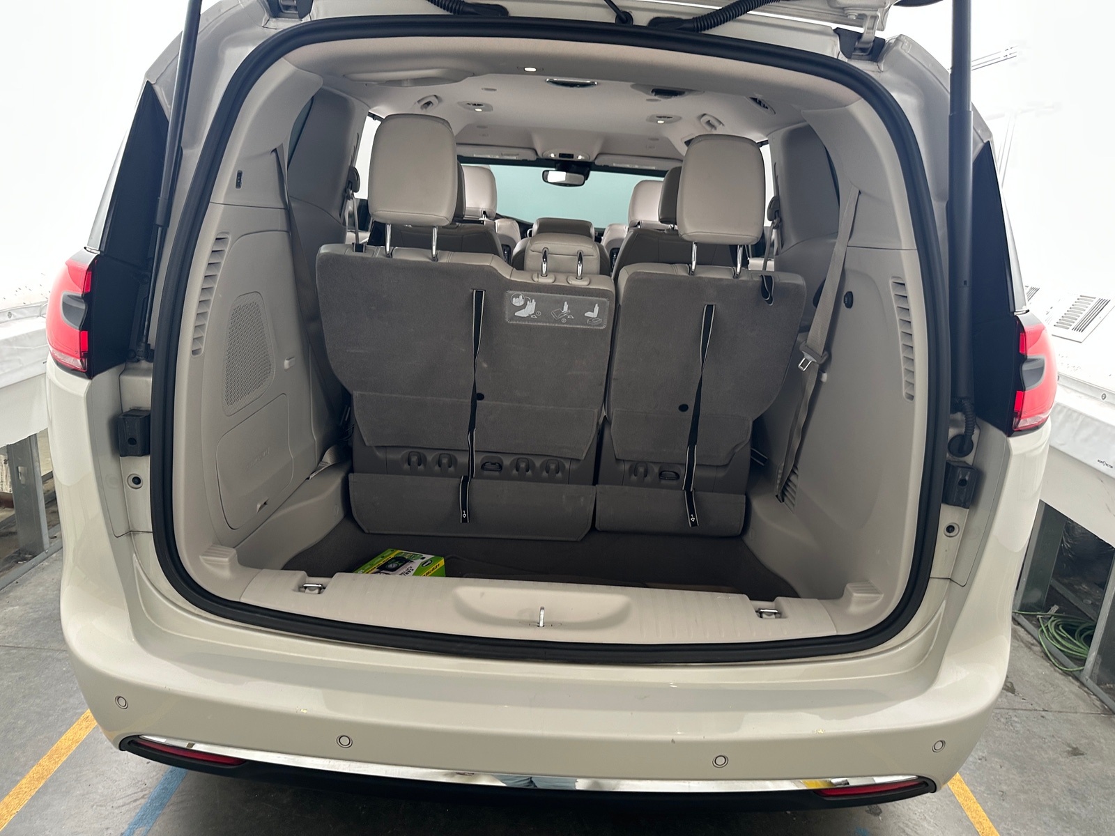 Thumbnail: 2021 Chrysler Pacifica - 6