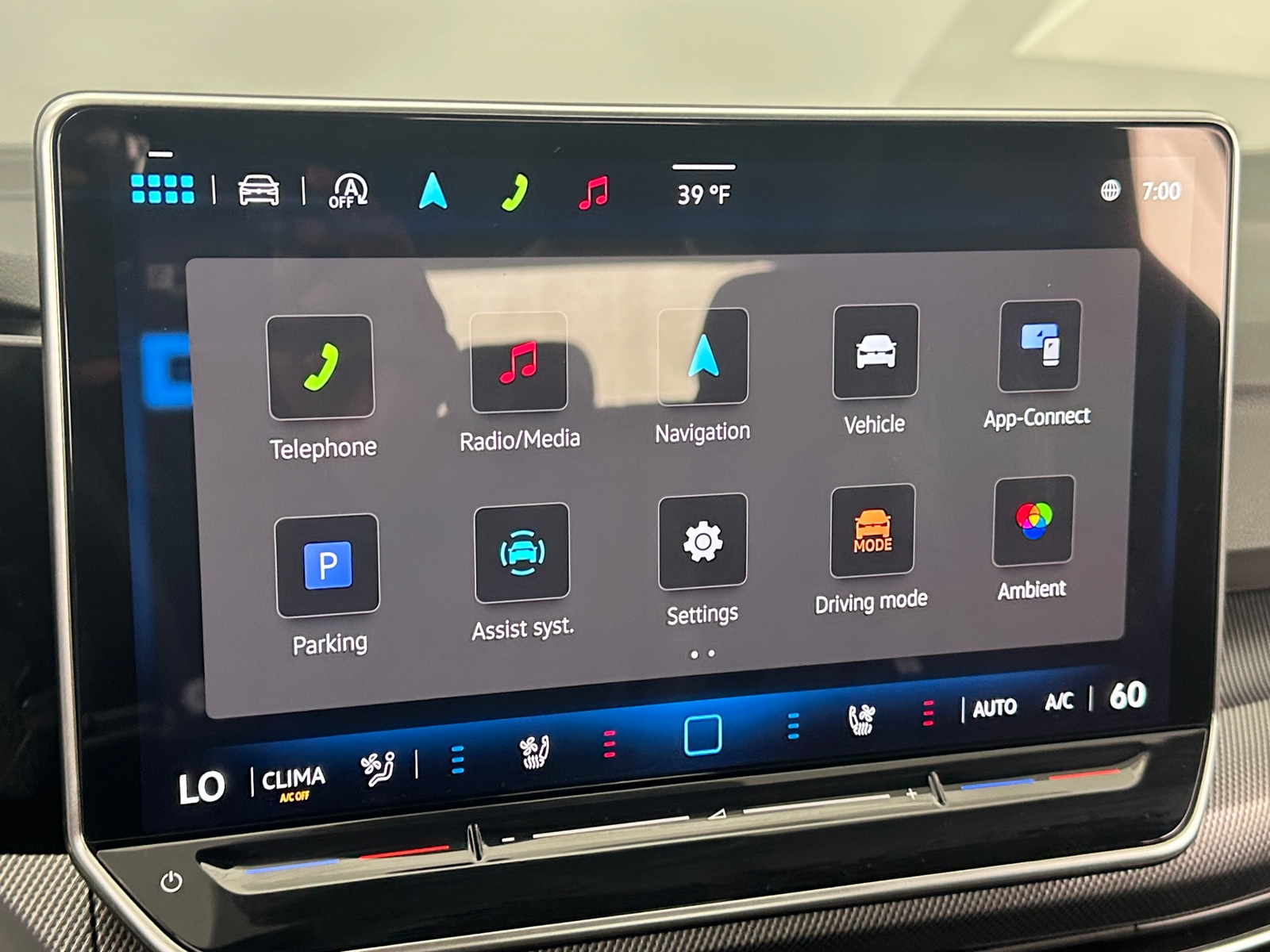 Thumbnail: 2025 Volkswagen Golf - 3