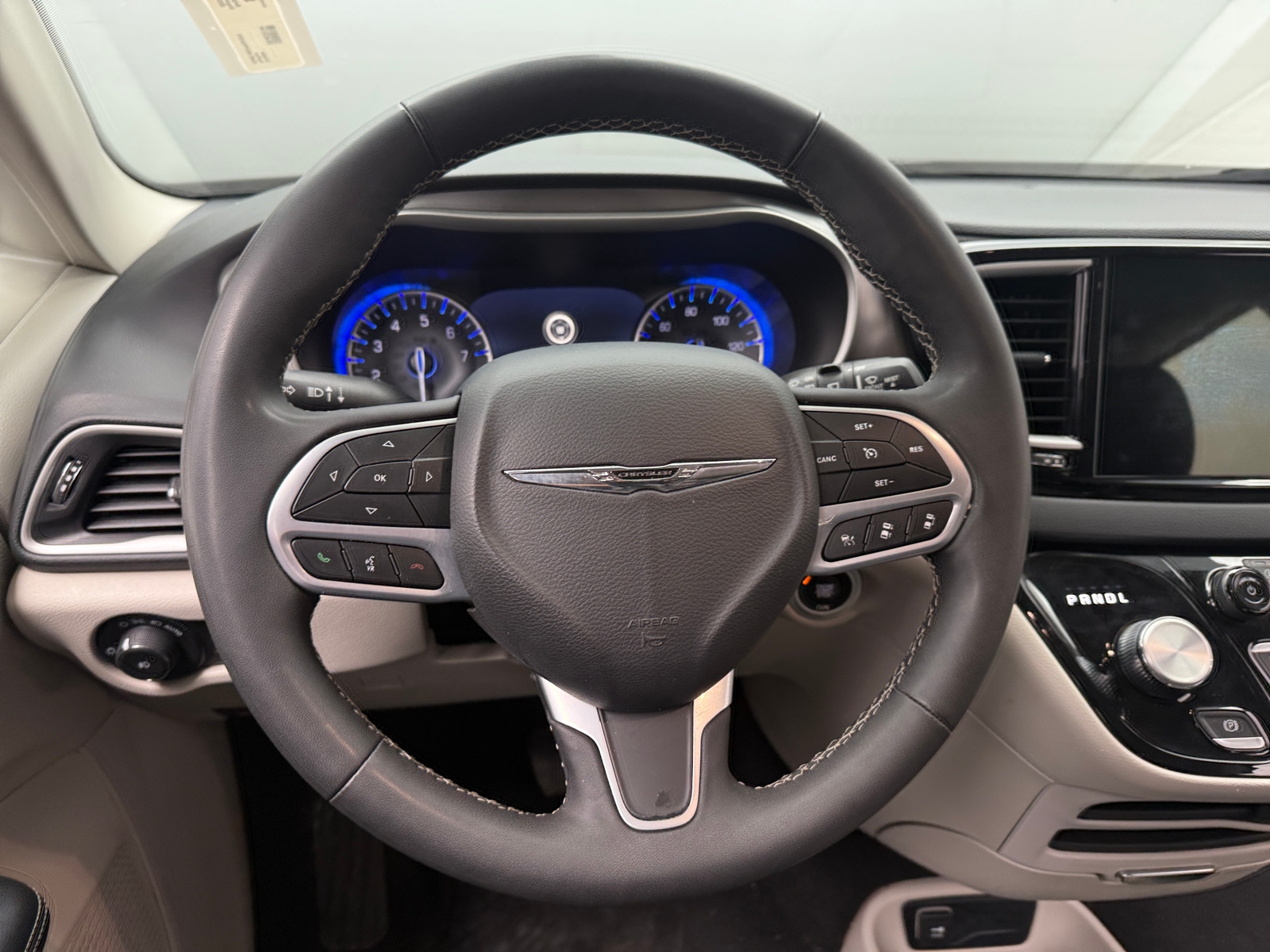 Thumbnail: 2023 Chrysler Pacifica - 4