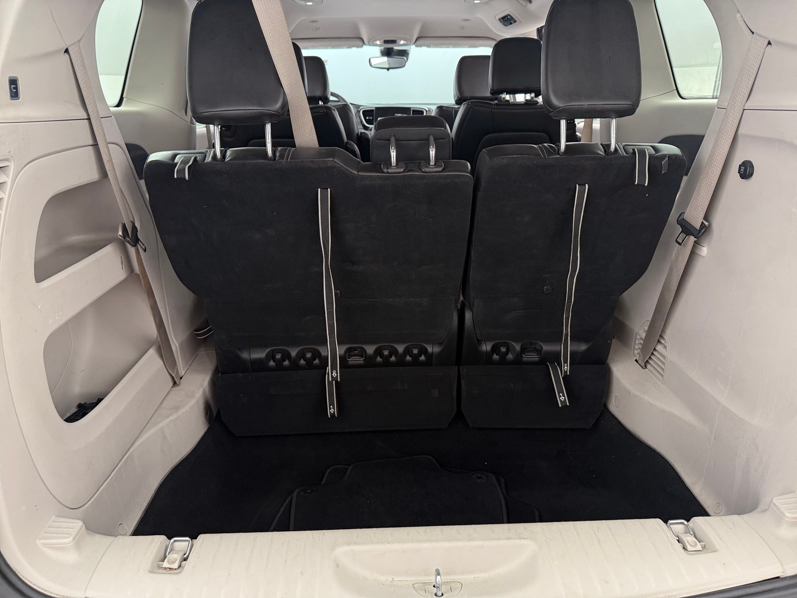 Thumbnail: 2023 Chrysler Pacifica - 6