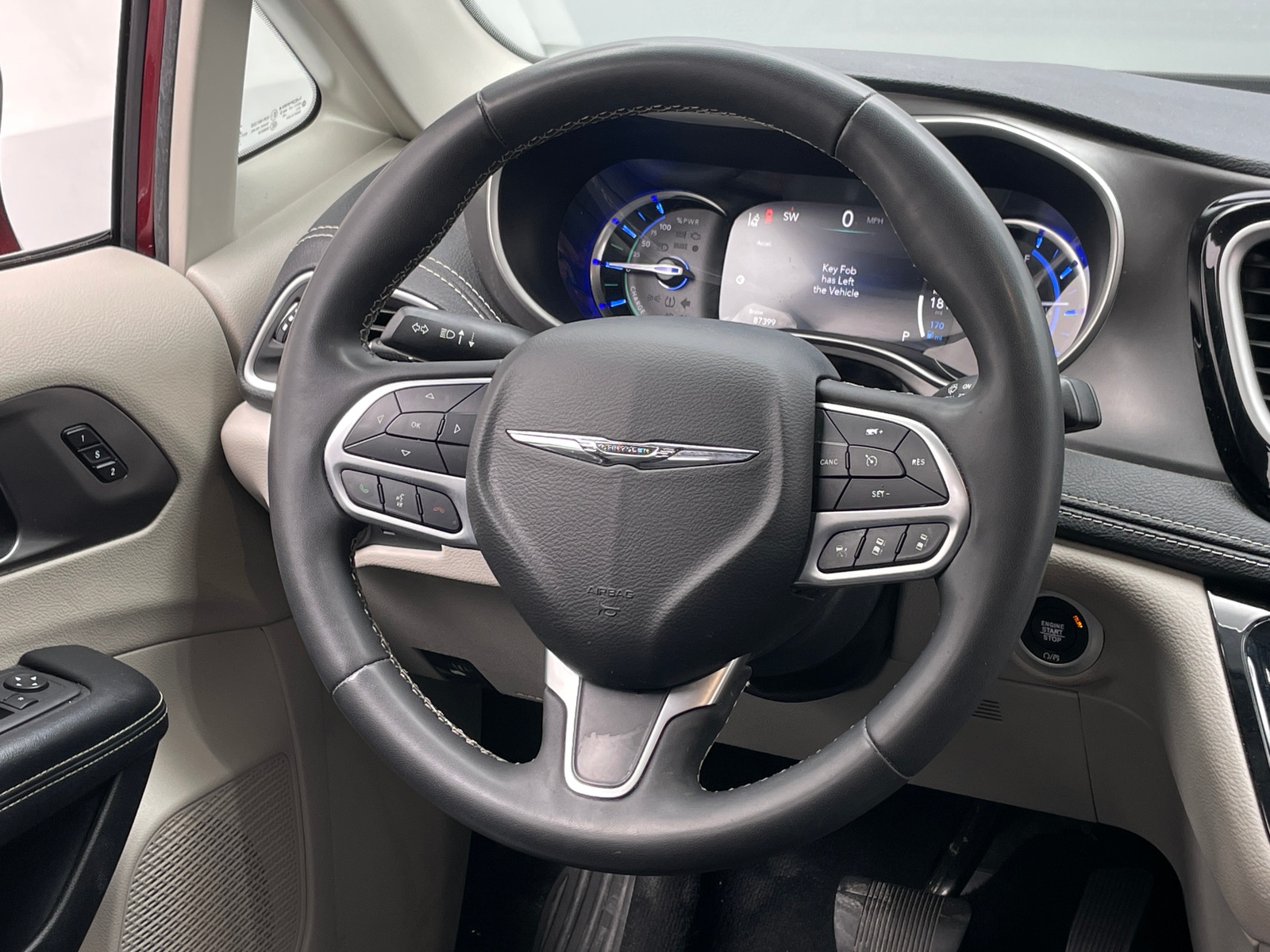 Thumbnail: 2022 Chrysler Pacifica - 4