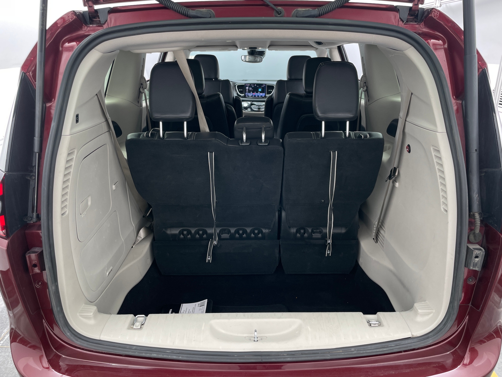 Thumbnail: 2022 Chrysler Pacifica - 6