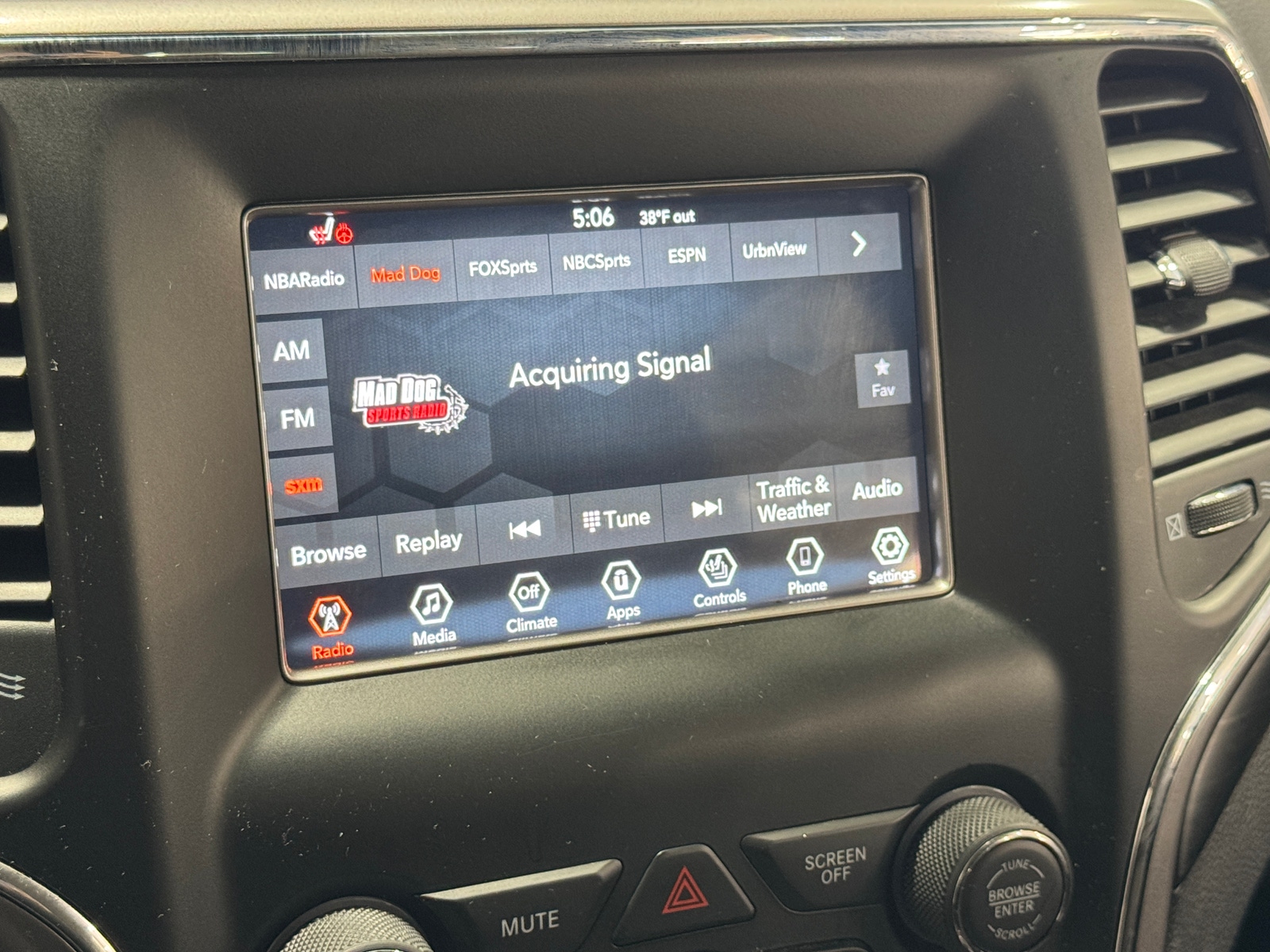 Thumbnail: 2020 Jeep Grand Cherokee - 4