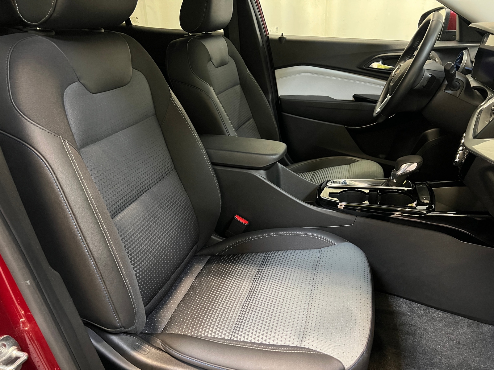 Thumbnail: 2025 Chevrolet Trax - 2