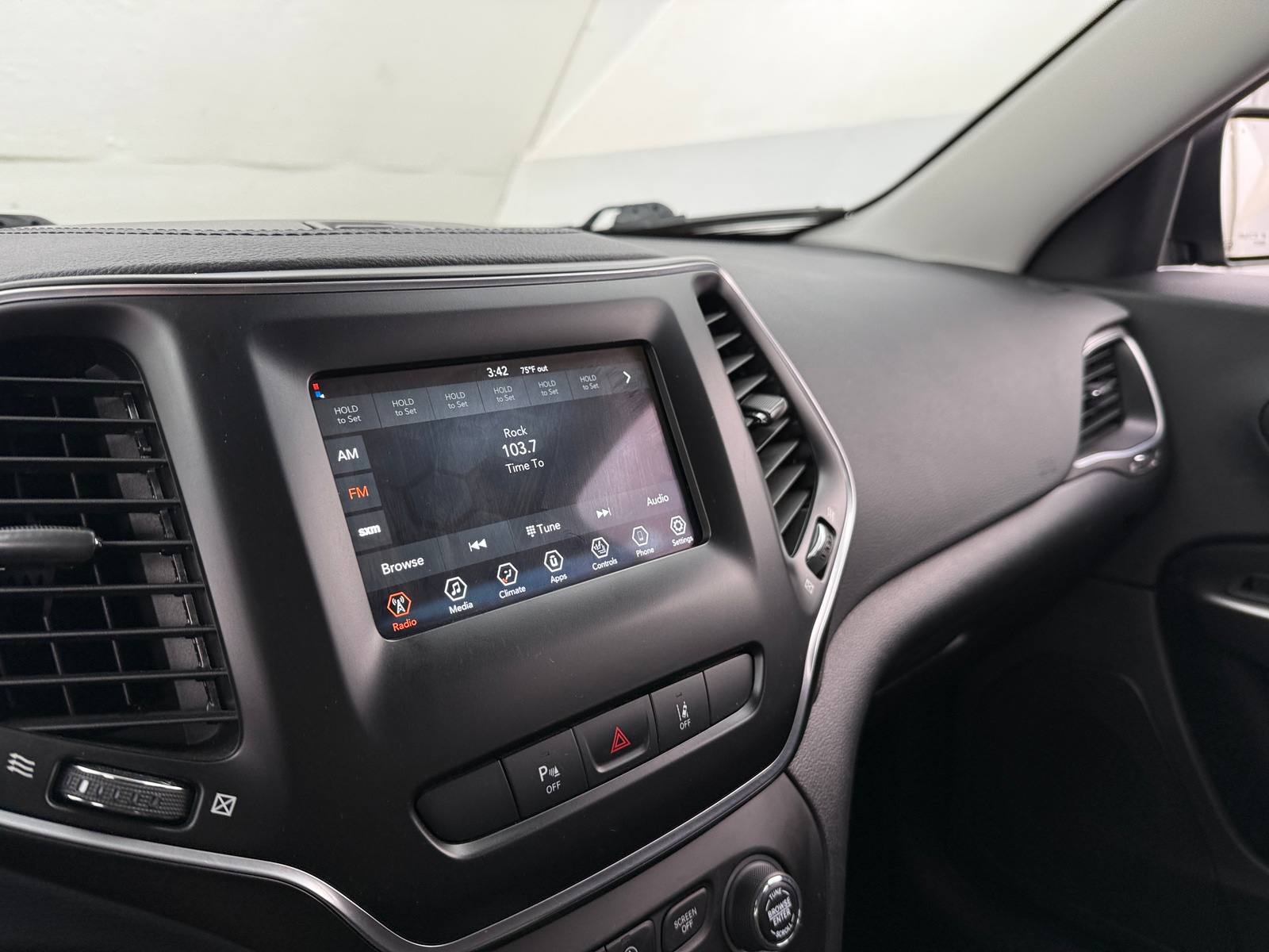 Thumbnail: 2021 Jeep Cherokee - 3