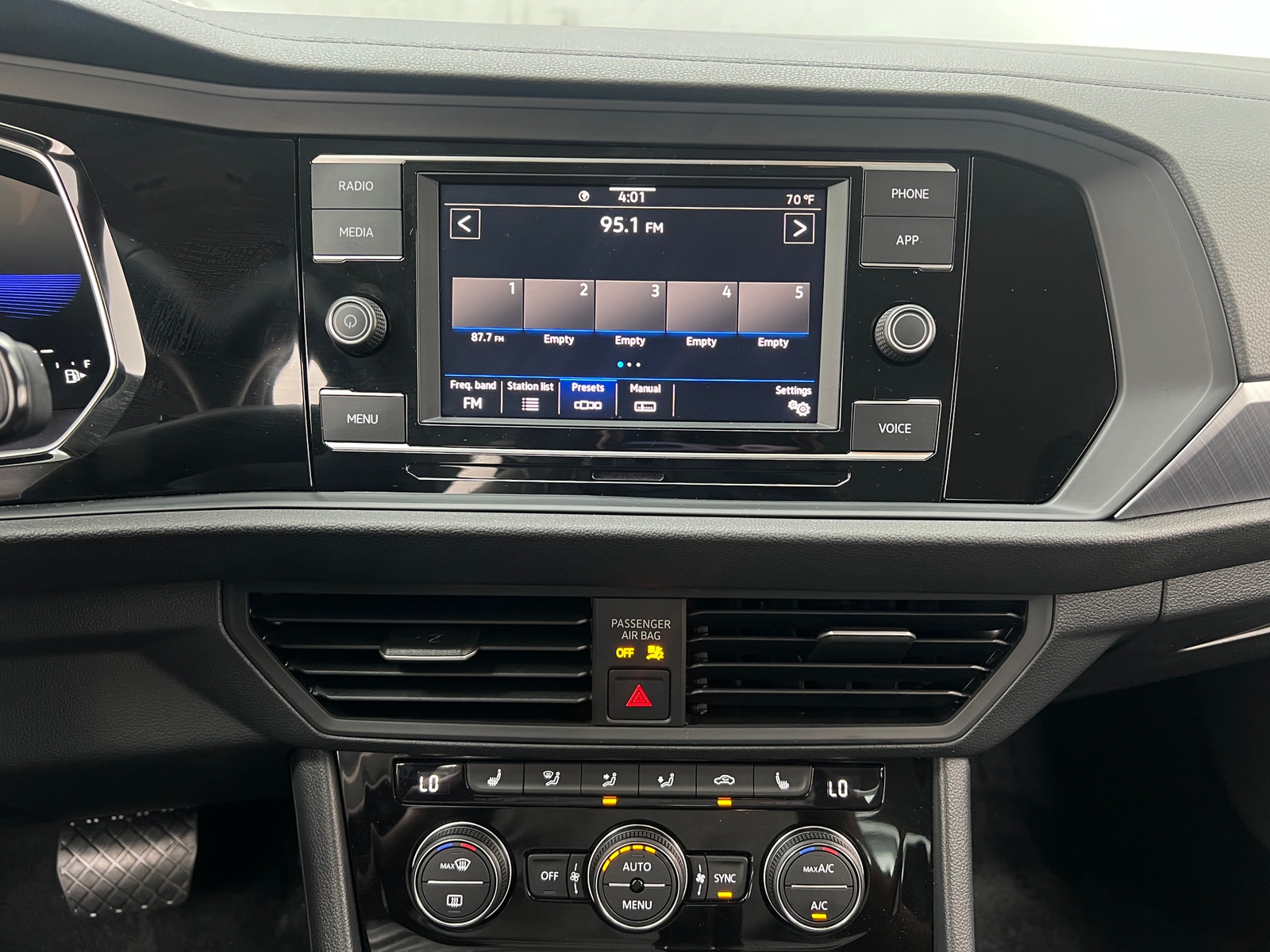 Thumbnail: 2024 Volkswagen Jetta - 3