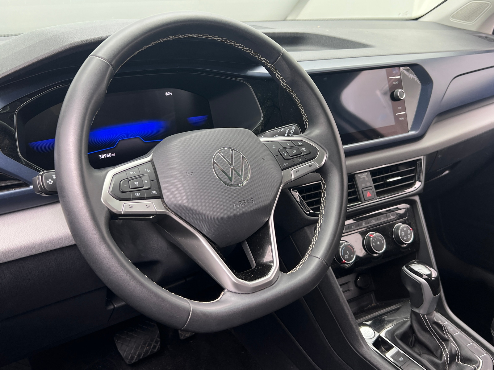 Thumbnail: 2023 Volkswagen Taos - 4