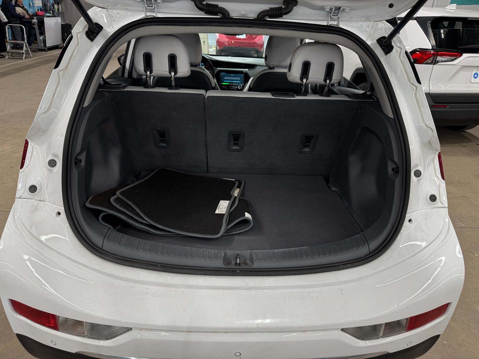 Thumbnail: 2018 Chevrolet Bolt EV - 6