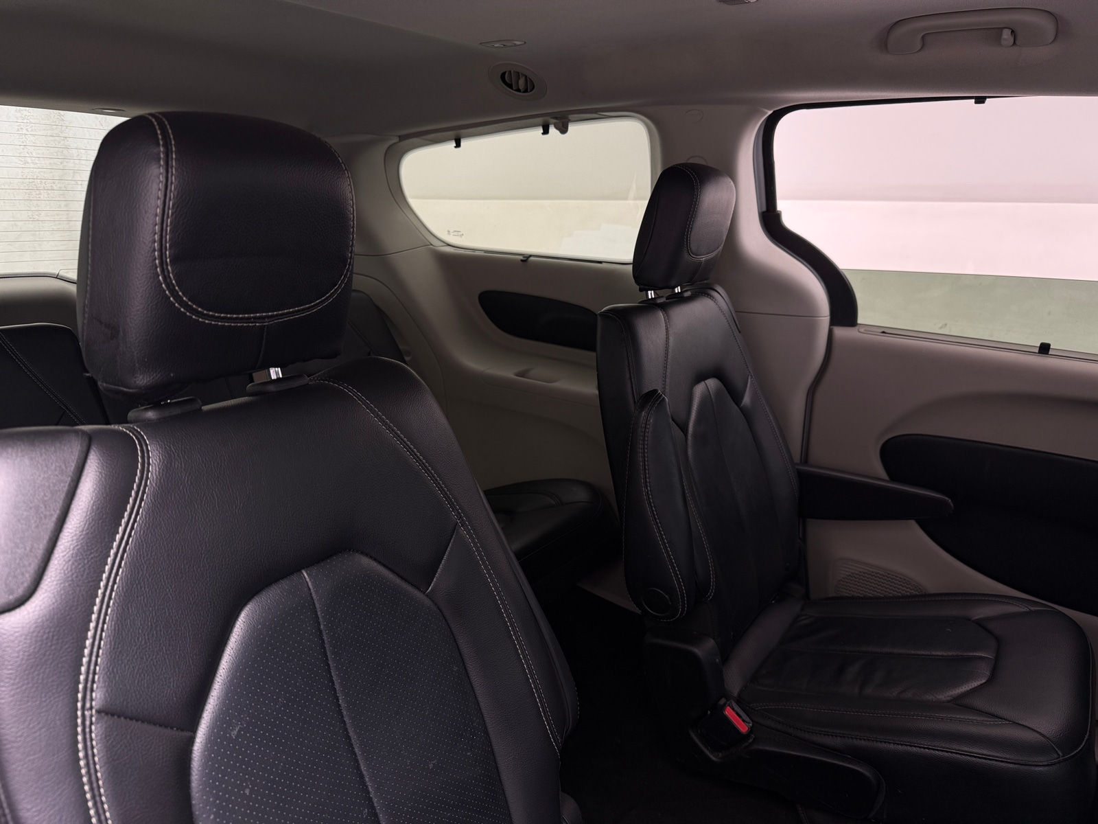 Thumbnail: 2022 Chrysler Pacifica - 5