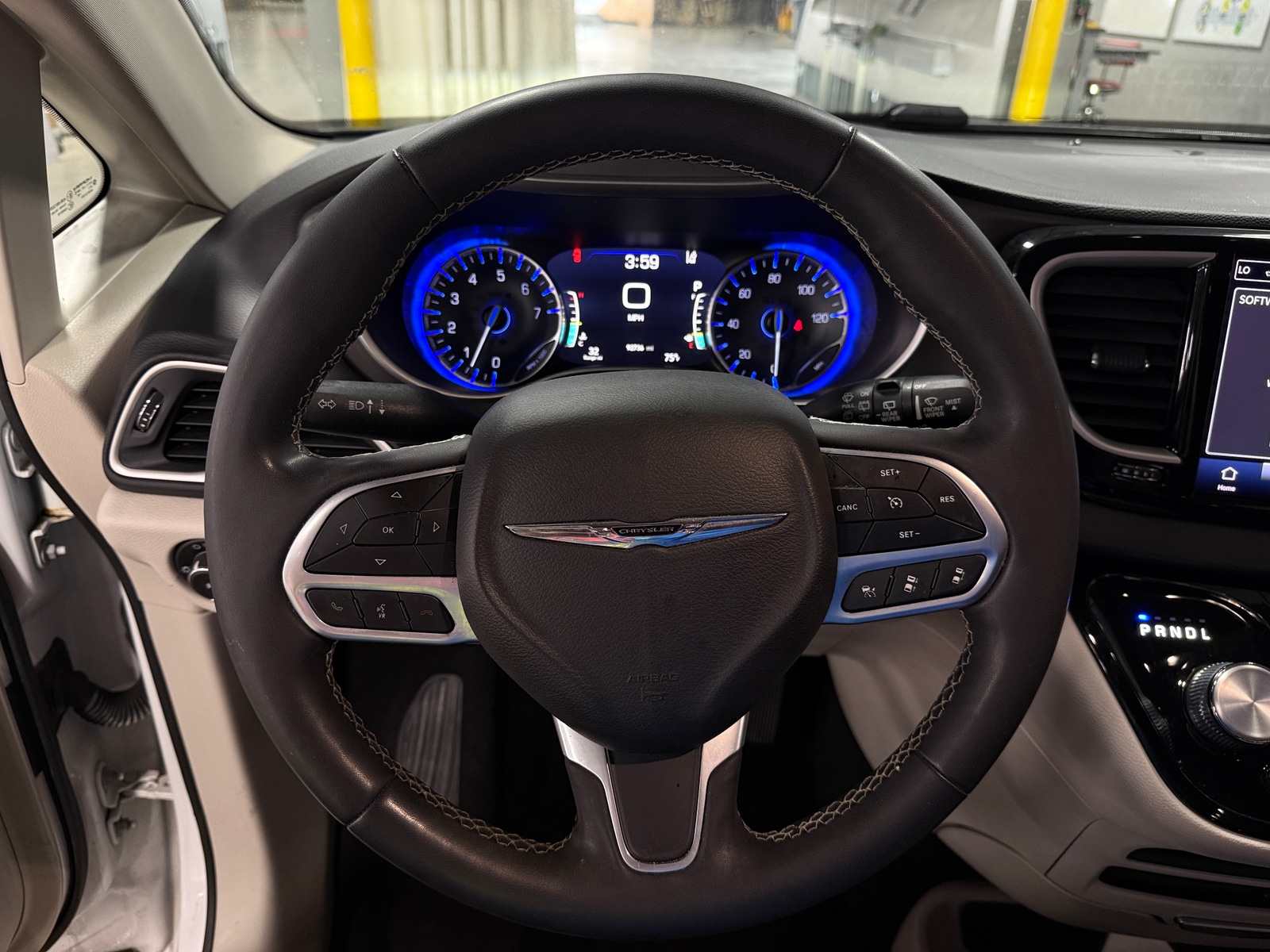 Thumbnail: 2022 Chrysler Pacifica - 4