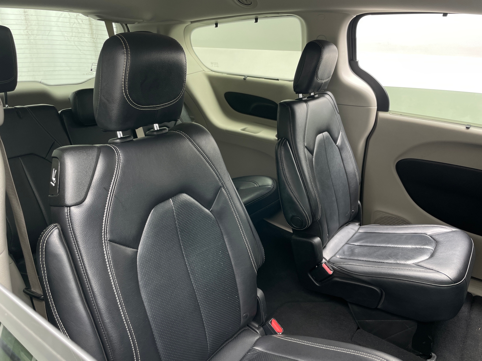 Thumbnail: 2022 Chrysler Pacifica - 5