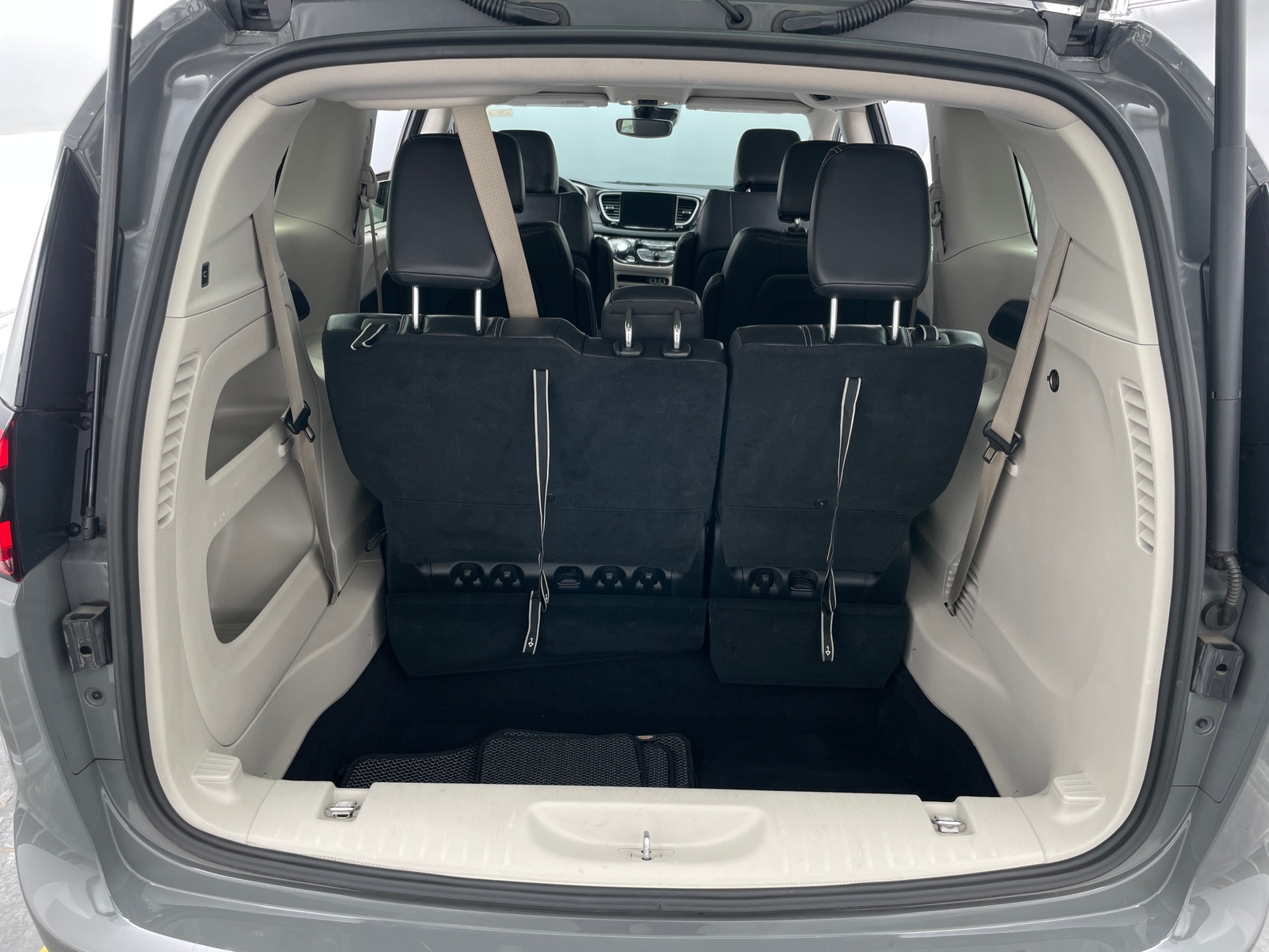 Thumbnail: 2022 Chrysler Pacifica - 6