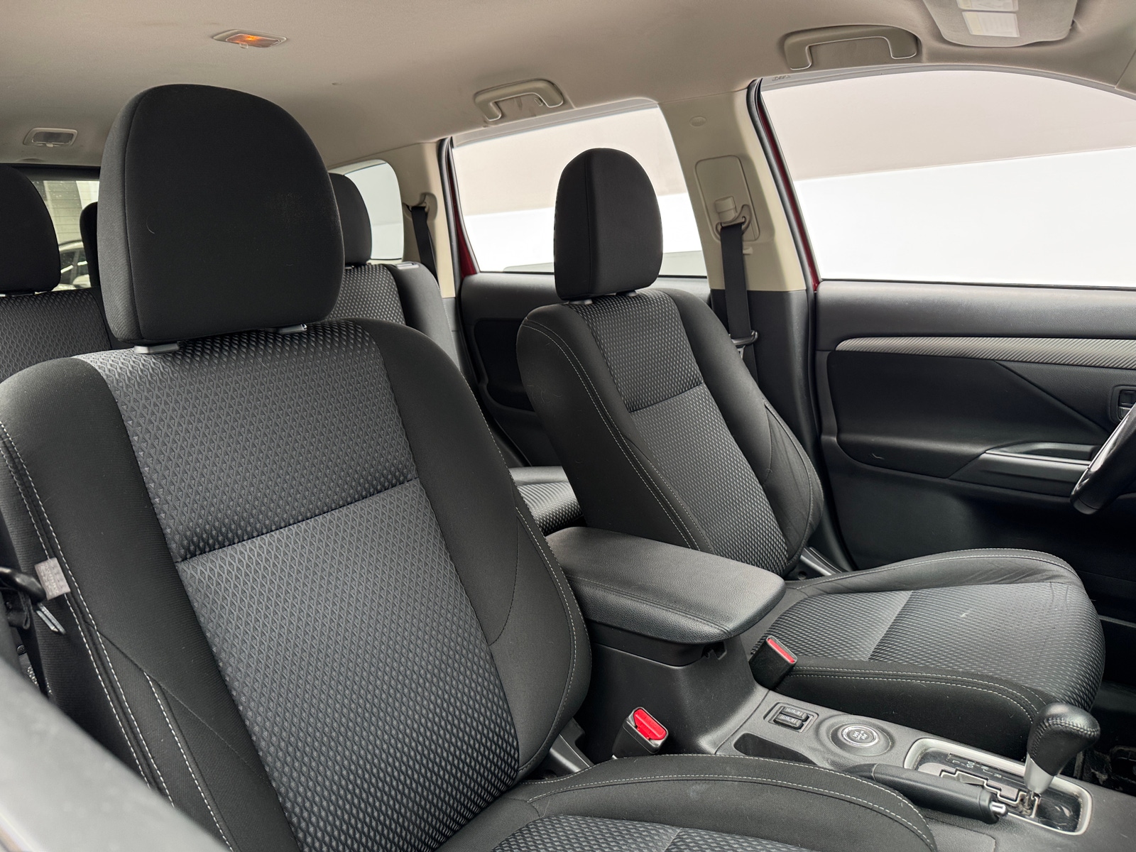 Thumbnail: 2016 Mitsubishi Outlander - 2