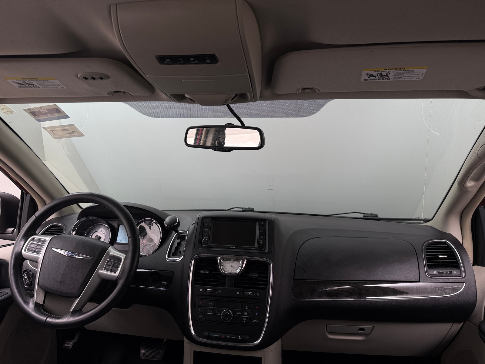 Thumbnail: 2016 Chrysler Town & Country - 2