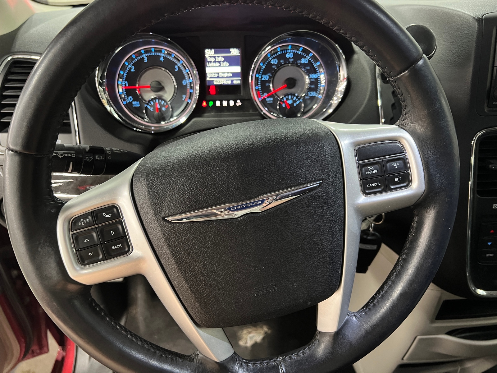 Thumbnail: 2016 Chrysler Town & Country - 4