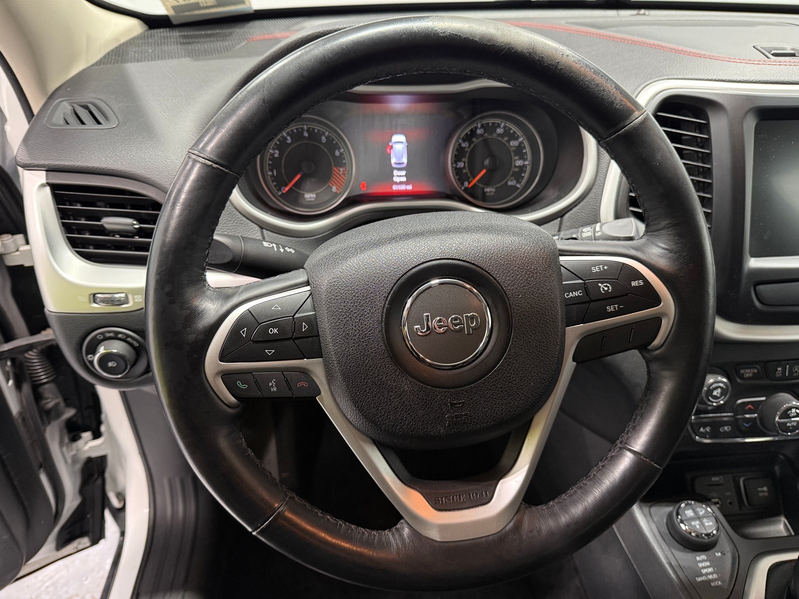 Thumbnail: 2015 Jeep Cherokee - 5