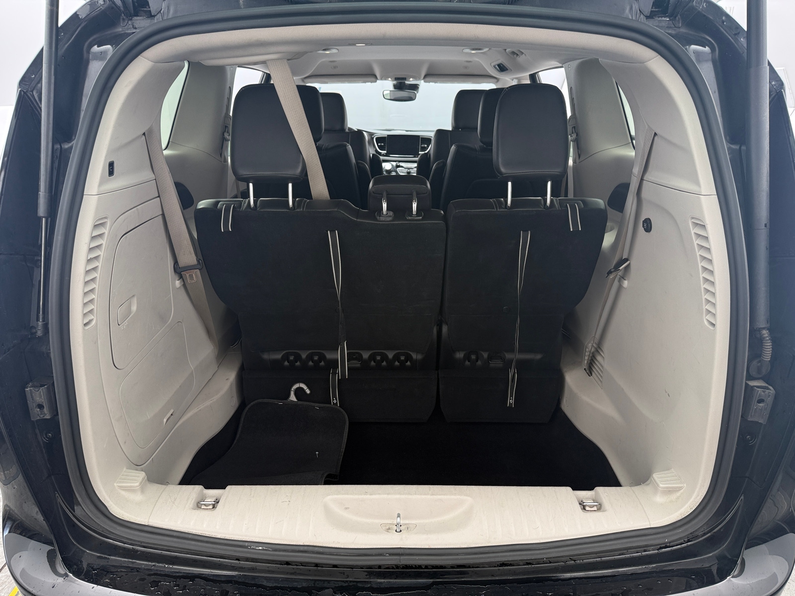 Thumbnail: 2024 Chrysler Pacifica - 6