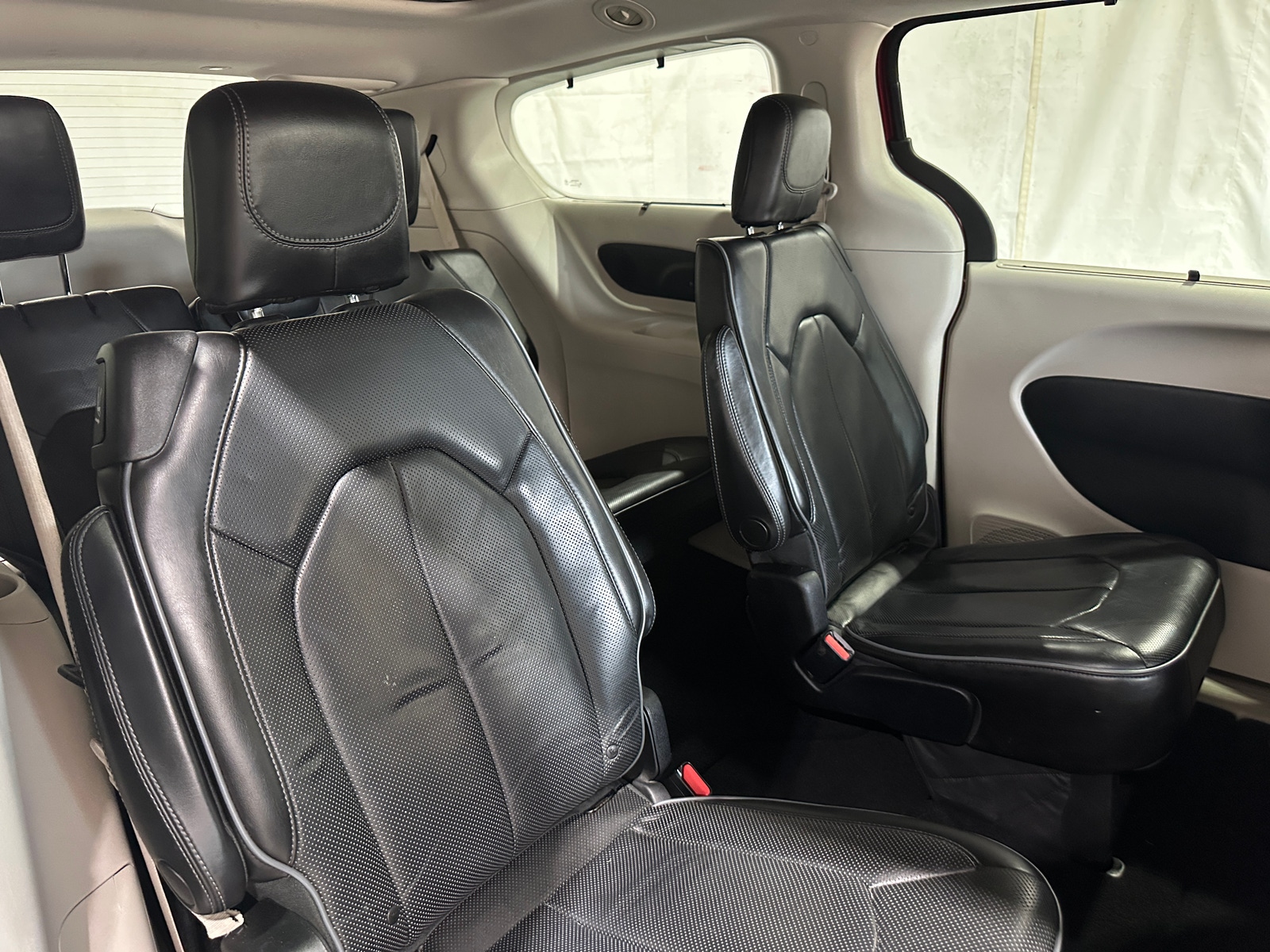 Thumbnail: 2018 Chrysler Pacifica - 5