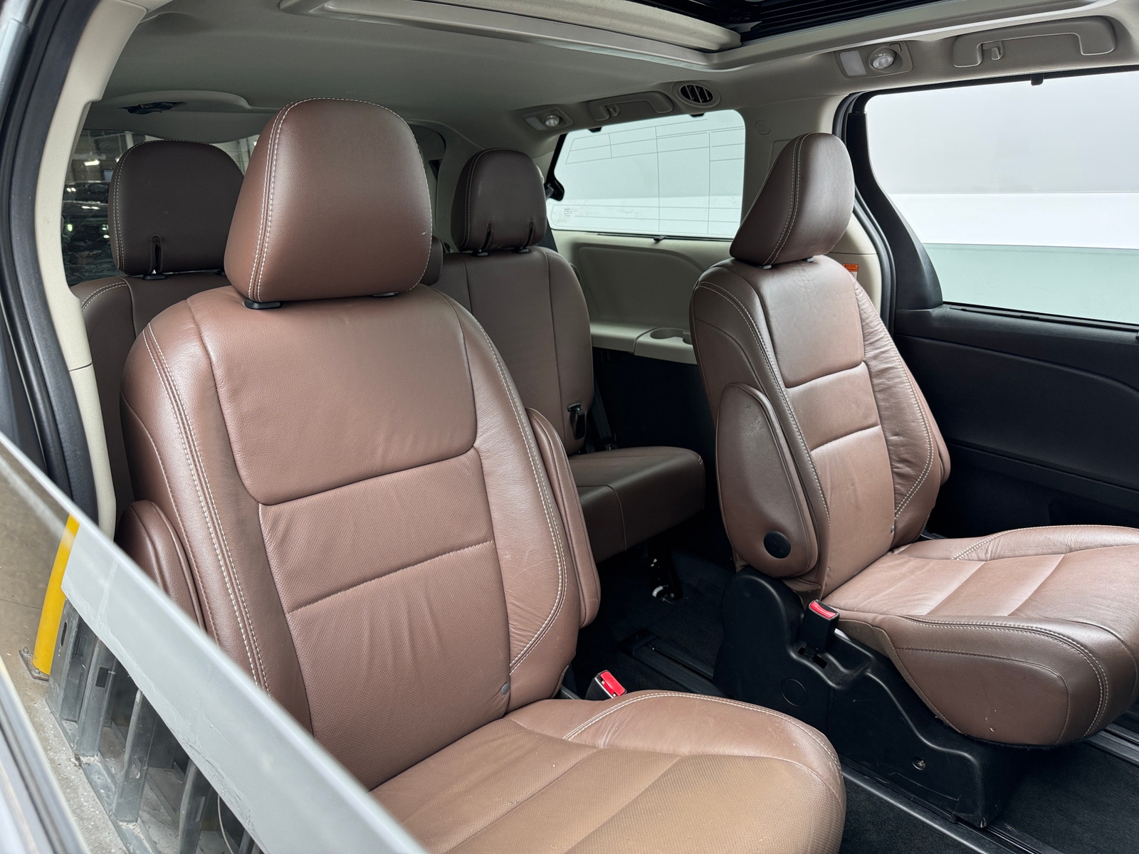 Thumbnail: 2017 Toyota Sienna - 5